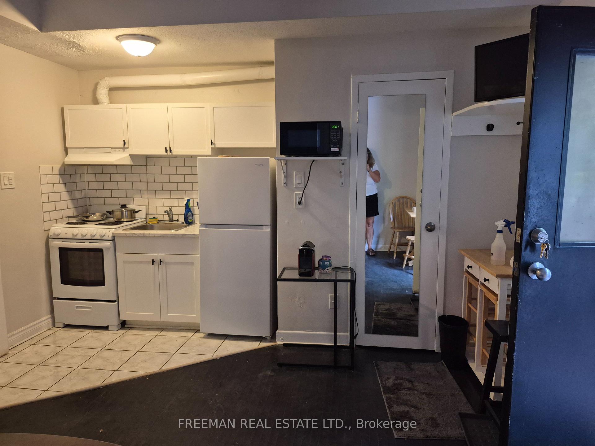 Photo 4 of Unit 204, 158 Dowling Avenue, Toronto, South Parkdale — HOMEH