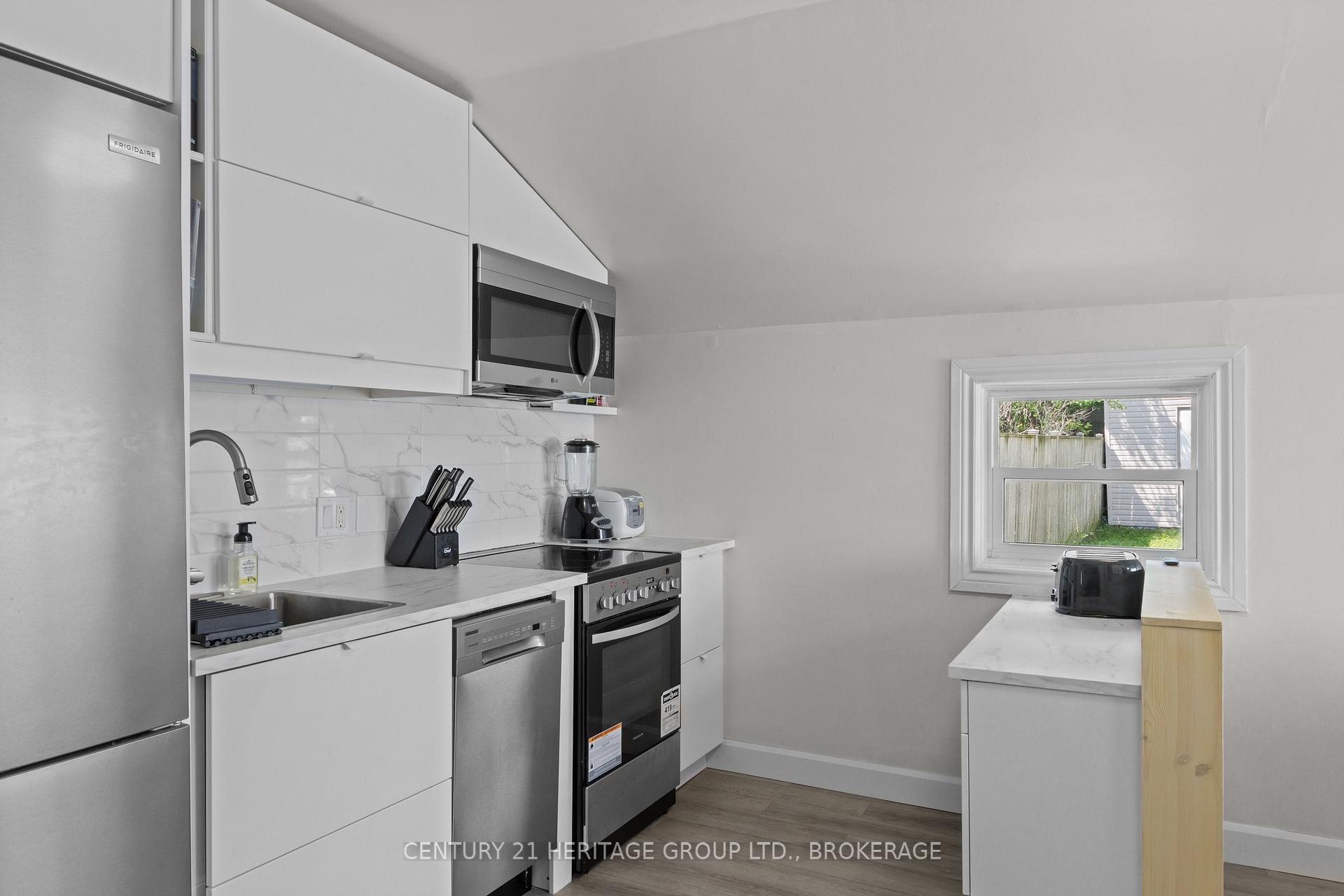 Photo 9 of 436 Division Street, Kingston, East of Sir John A. Blvd — HOMEH