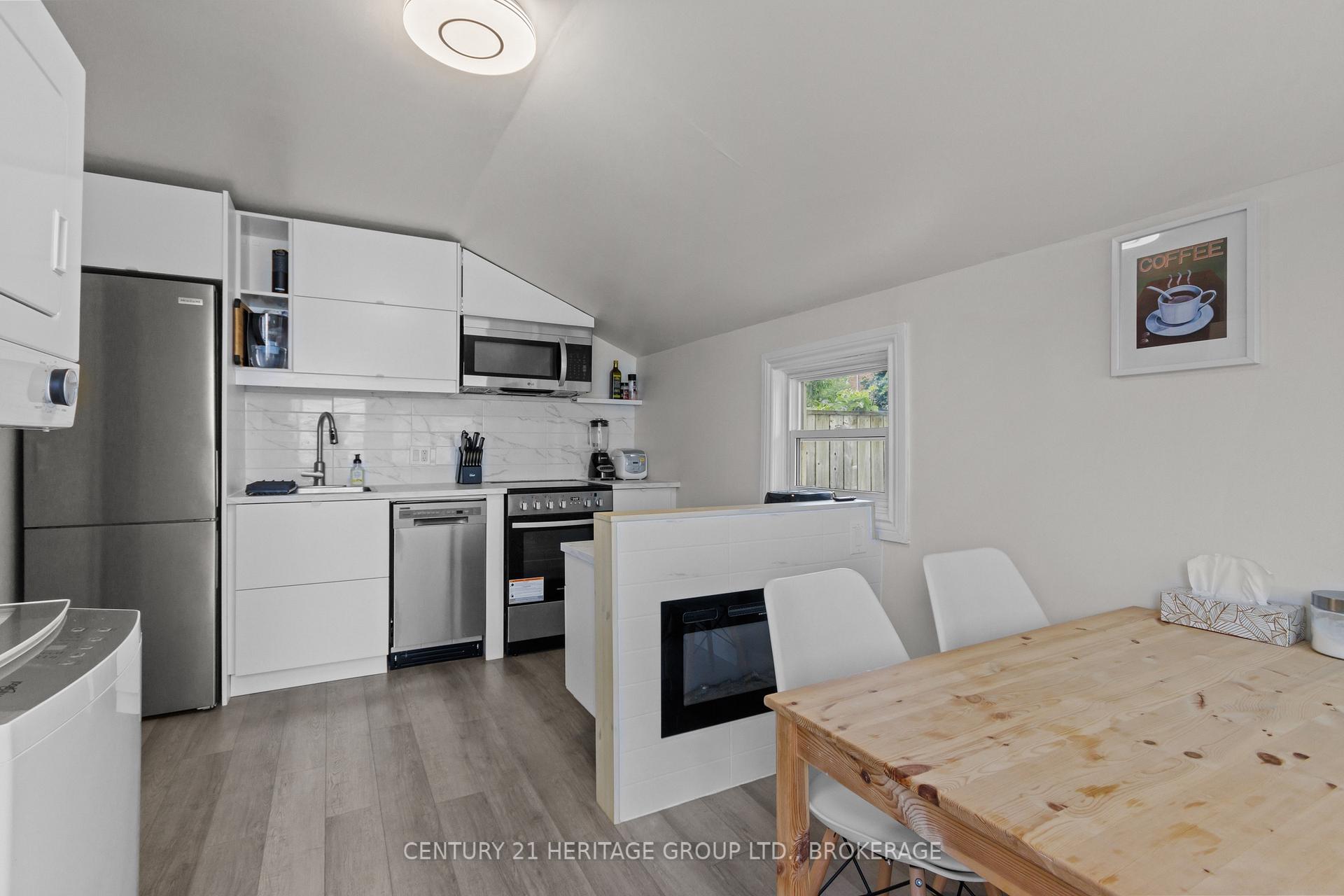 Photo 11 of 436 Division Street, Kingston, East of Sir John A. Blvd — HOMEH