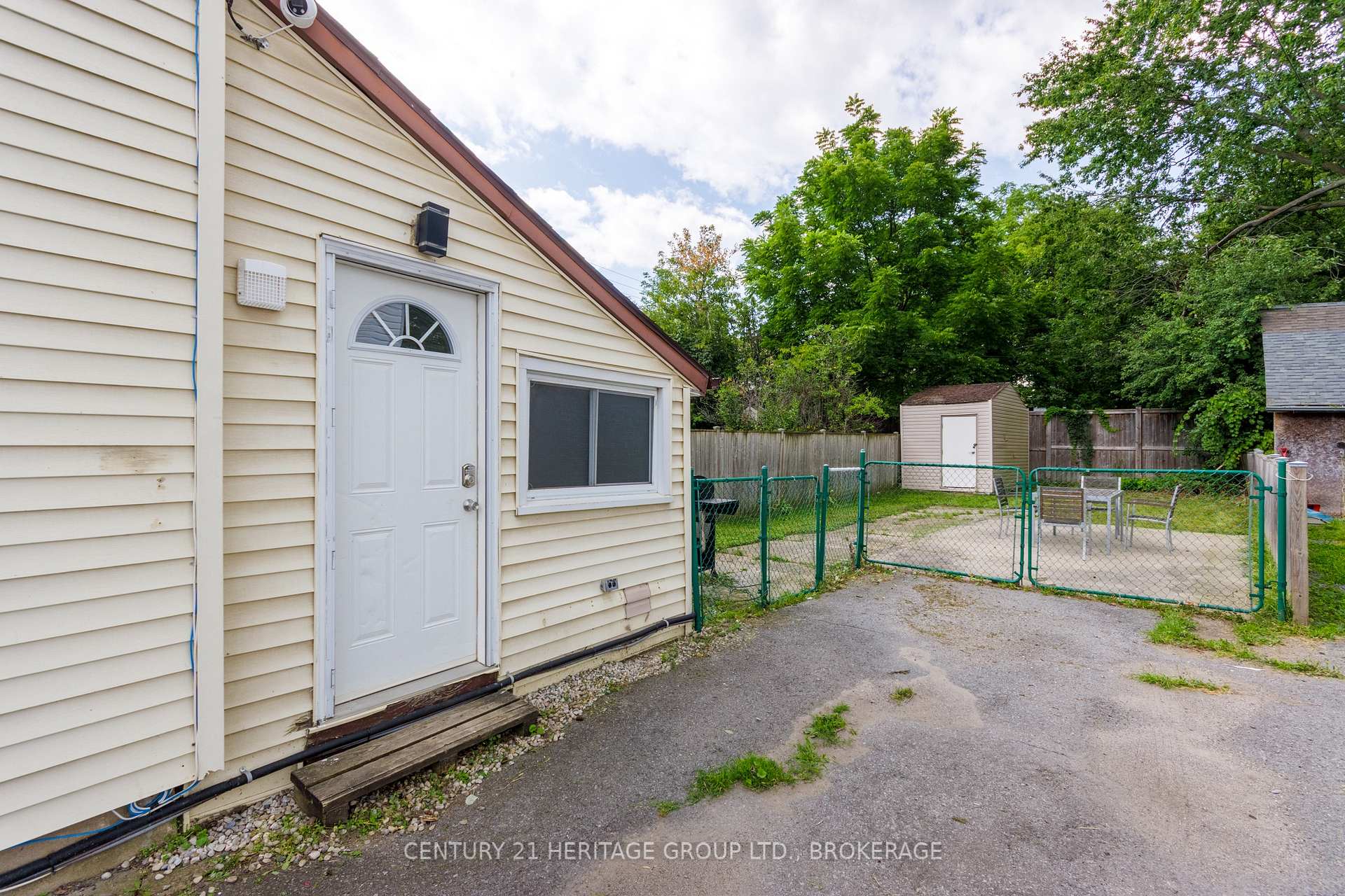 Photo 23 of 436 Division Street, Kingston, East of Sir John A. Blvd — HOMEH
