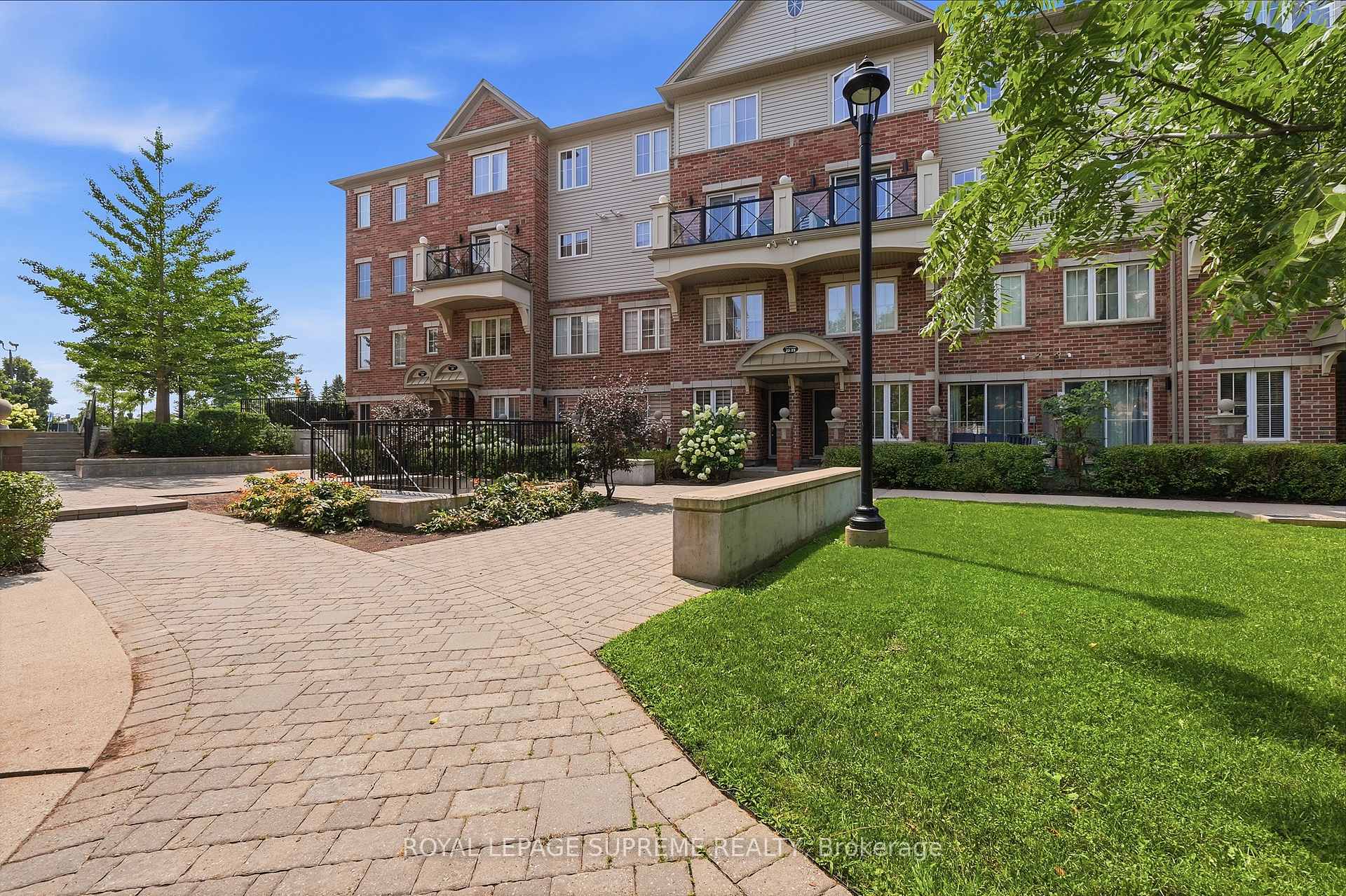 Photo 4 of Unit 14, 2551 Sixth Line, Oakville, River Oaks — HOMEH