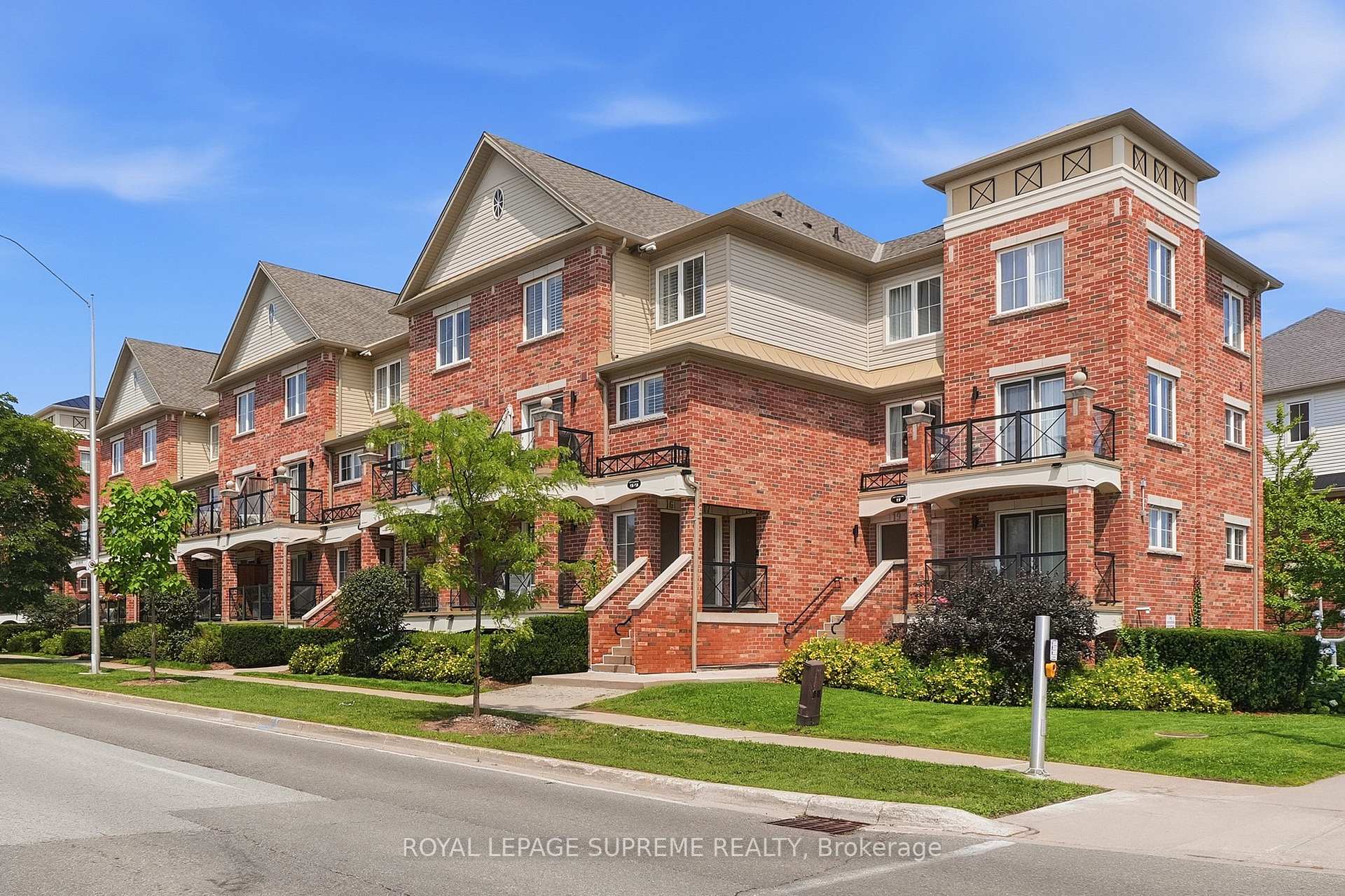 Photo 8 of Unit 14, 2551 Sixth Line, Oakville, River Oaks — HOMEH