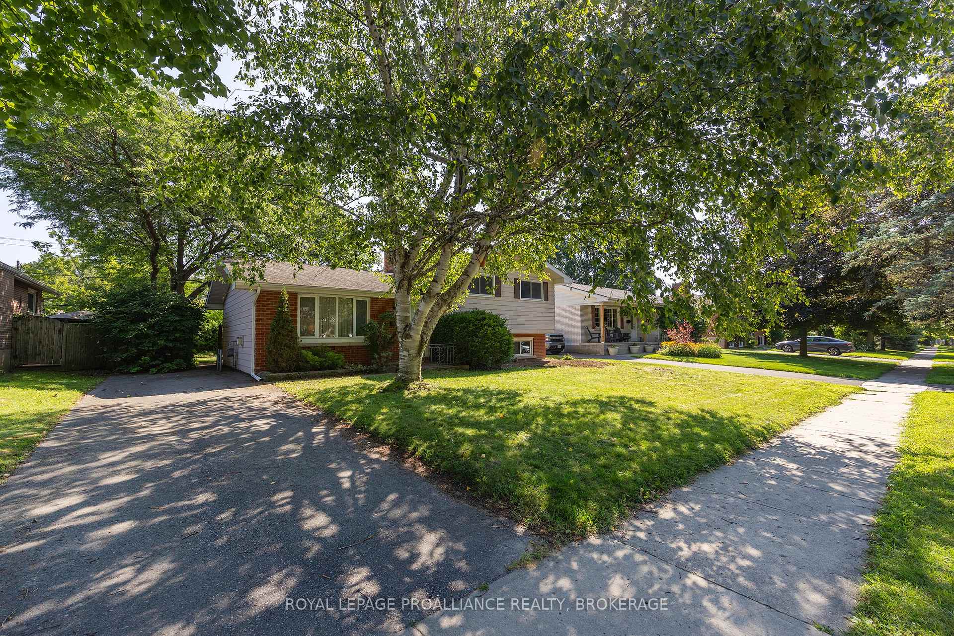 Photo 3 of 250 Glen Castle Road, Kingston, City SouthWest — HOMEH