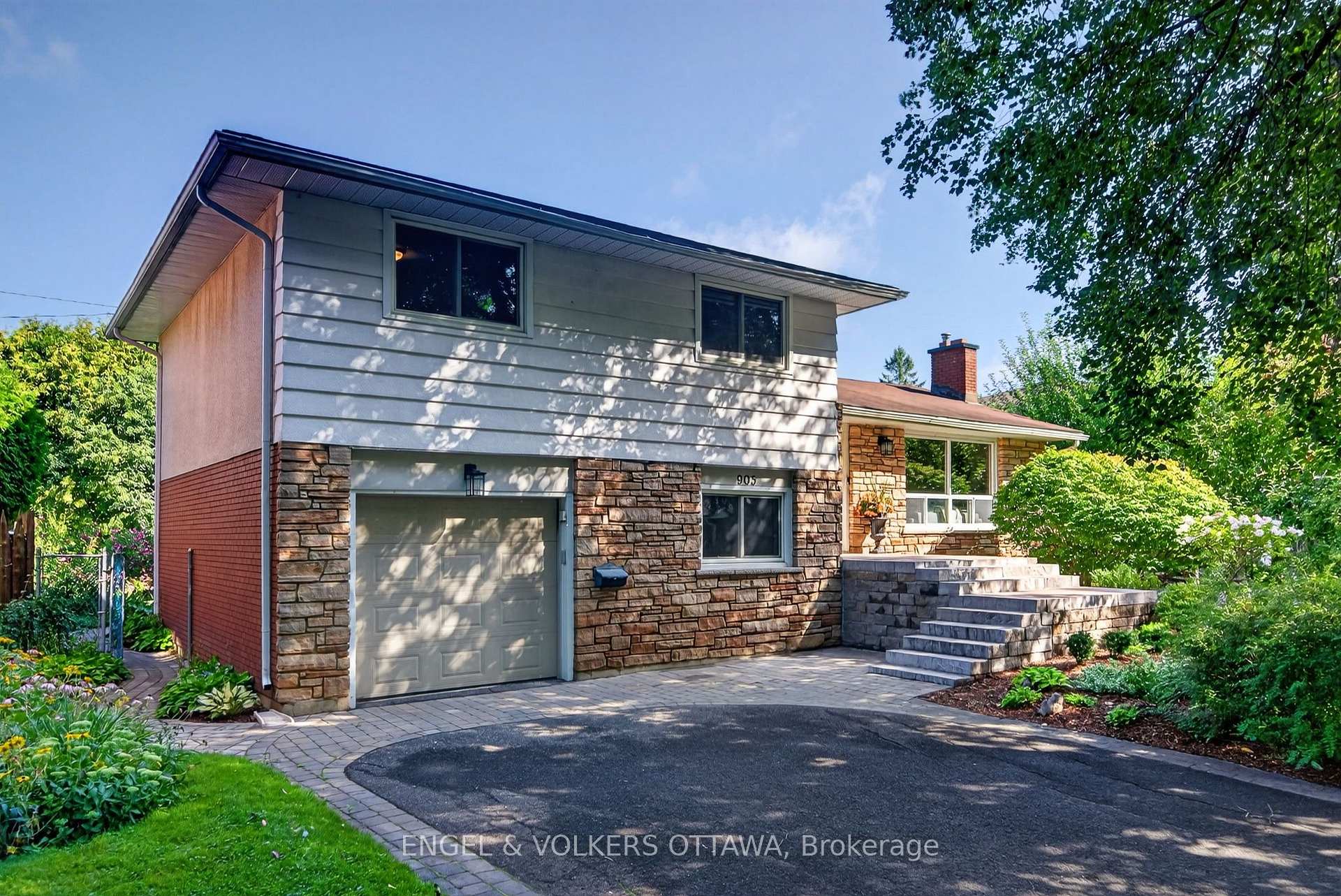 Front of 905 Garwood Avenue