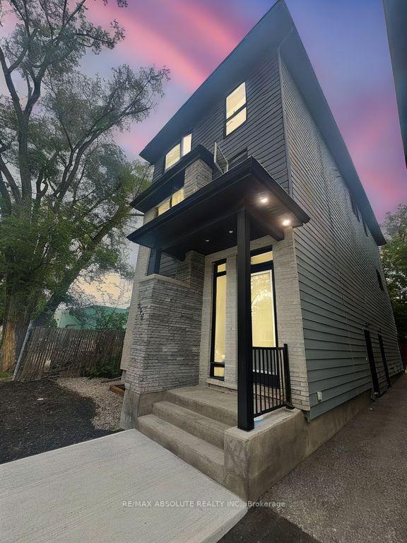 Front of Unit 4, 300 Elmgrove Avenue