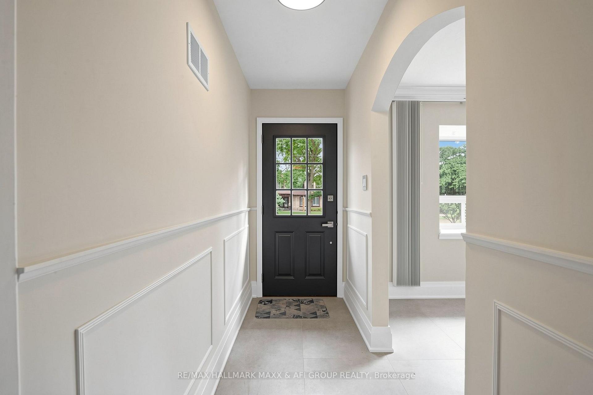 Photo 2 of 25 Harding Boulevard, Richmond Hill, Harding — HOMEH
