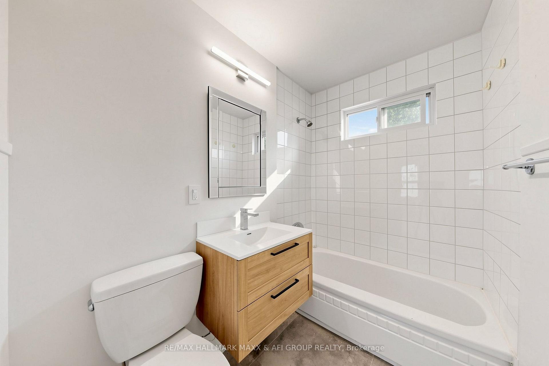 Photo 21 of 25 Harding Boulevard, Richmond Hill, Harding — HOMEH