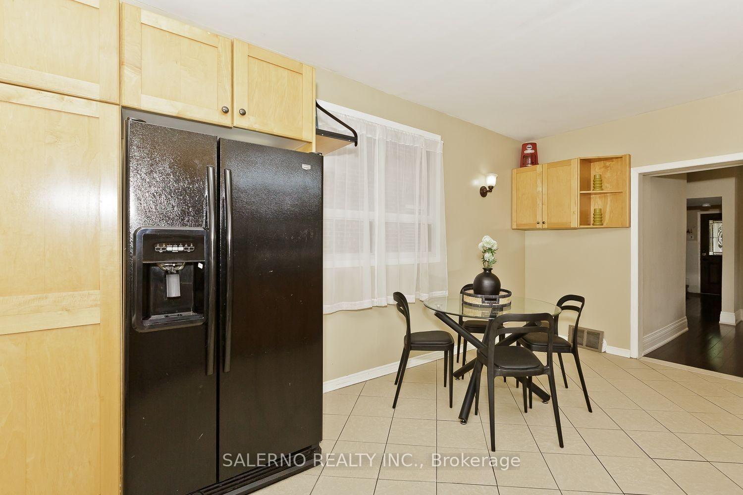 Photo 14 of 34 Fairfield Avenue, Etobicoke, Long Branch — HOMEH