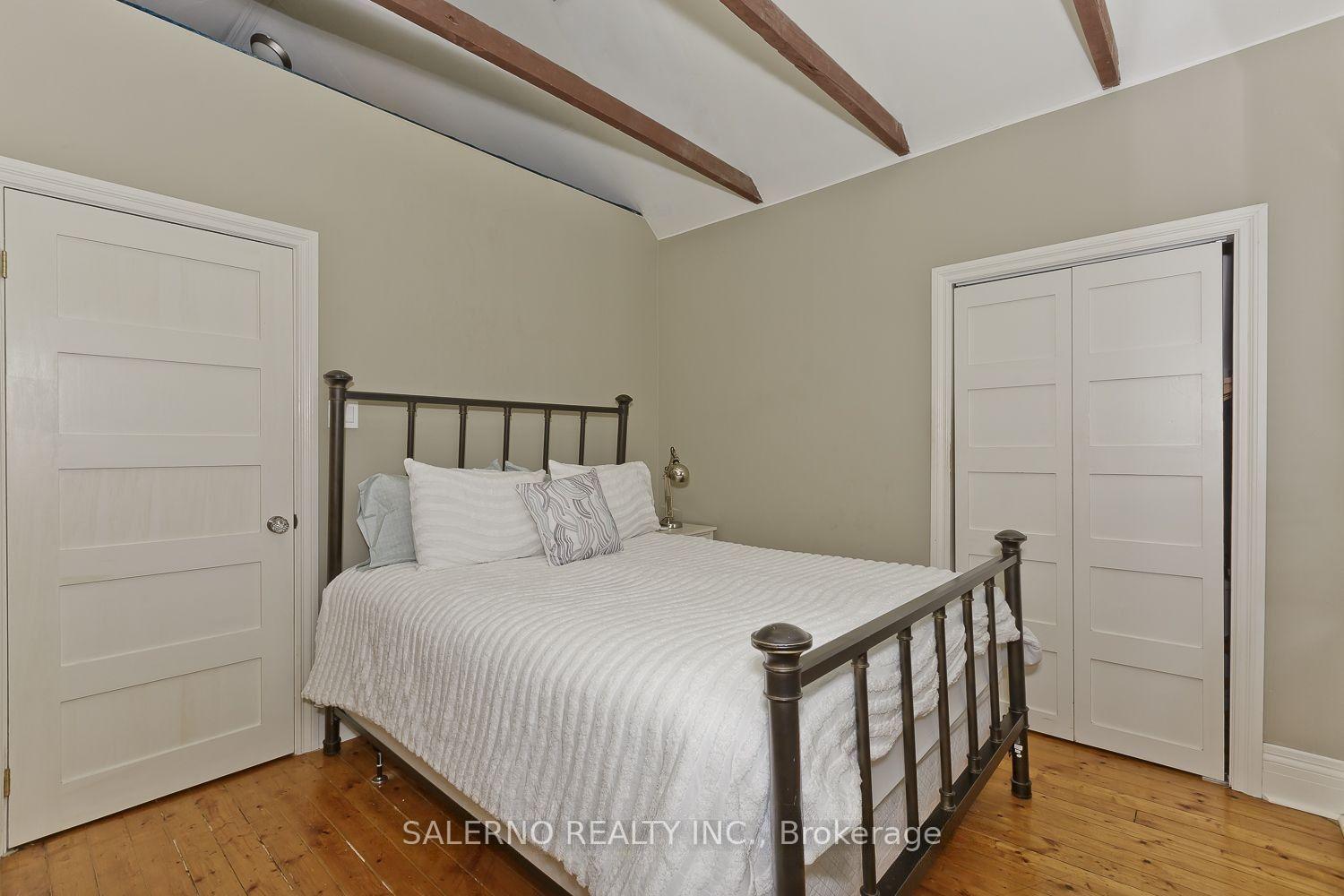 Photo 16 of 34 Fairfield Avenue, Etobicoke, Long Branch — HOMEH