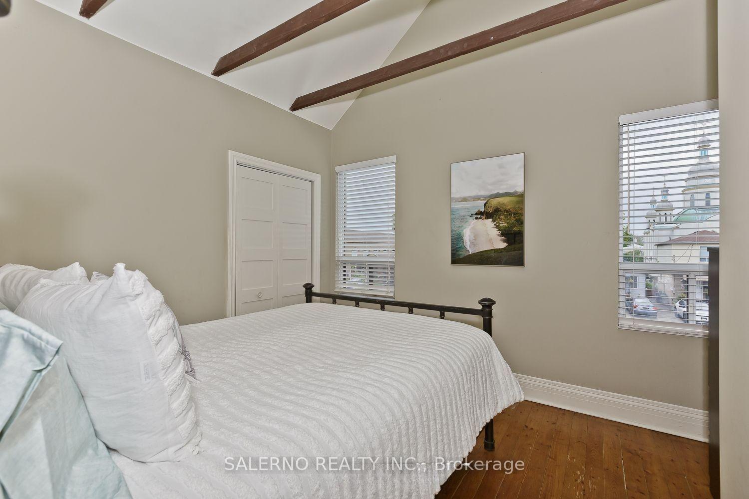 Photo 17 of 34 Fairfield Avenue, Etobicoke, Long Branch — HOMEH