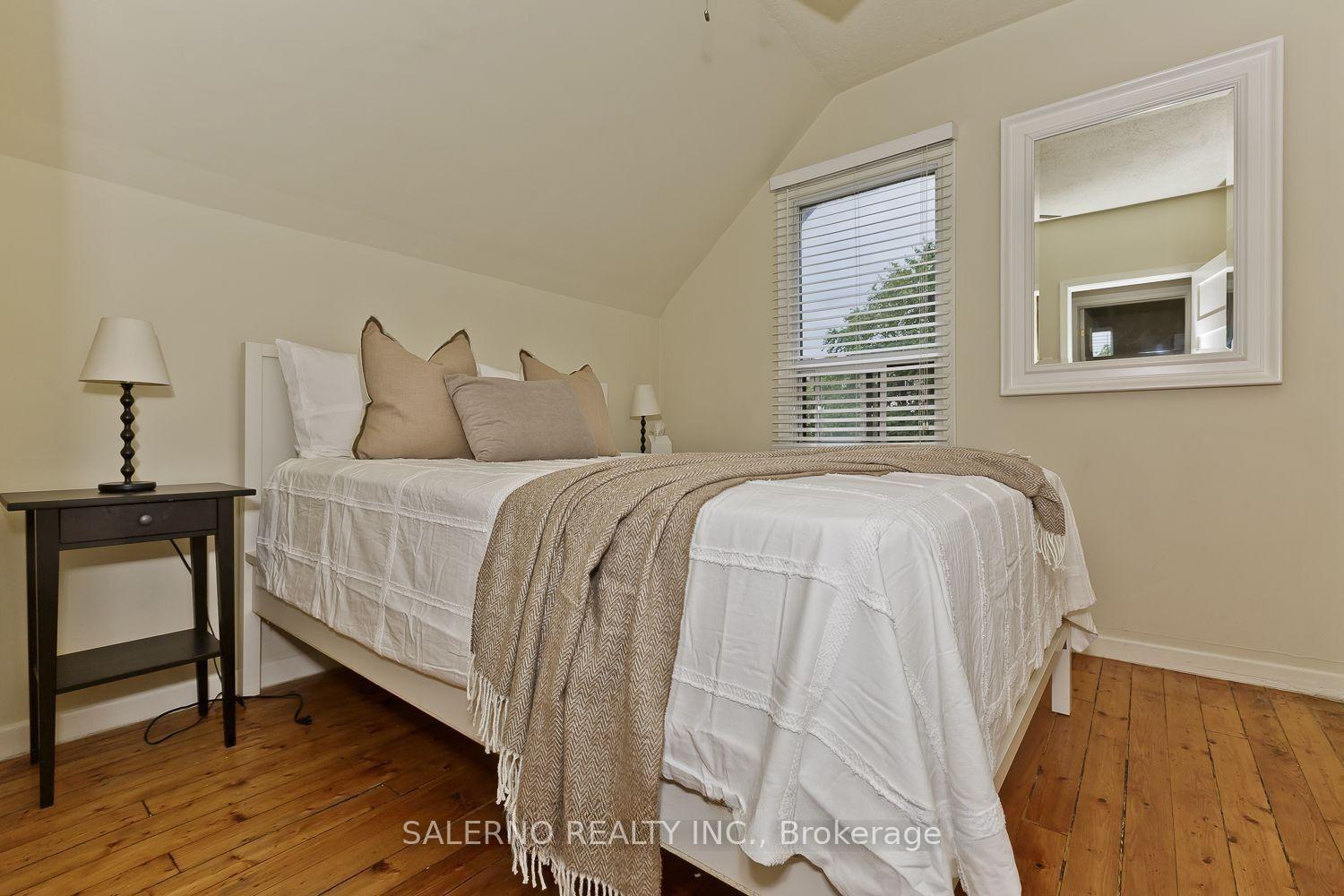 Photo 18 of 34 Fairfield Avenue, Etobicoke, Long Branch — HOMEH