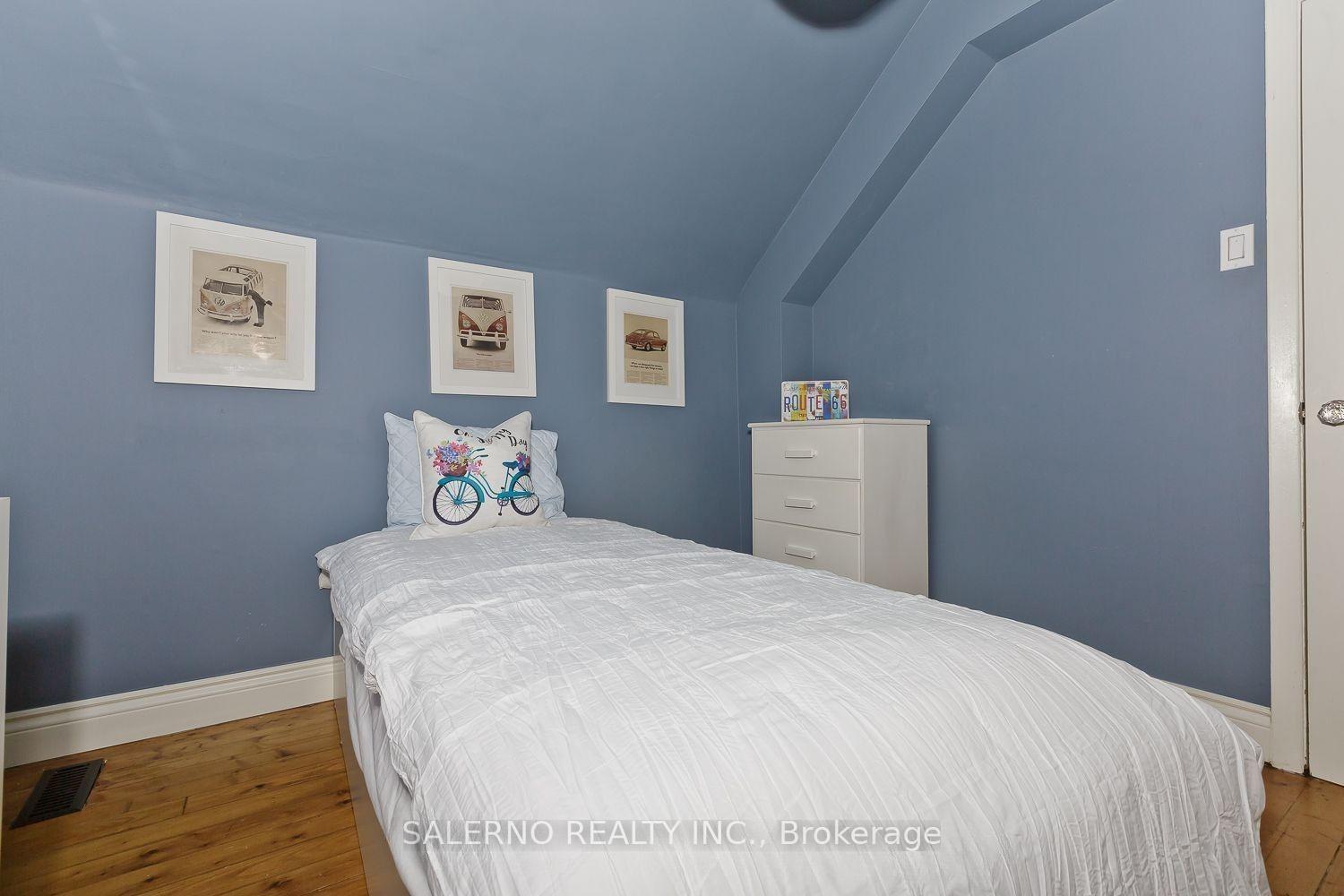 Photo 20 of 34 Fairfield Avenue, Etobicoke, Long Branch — HOMEH