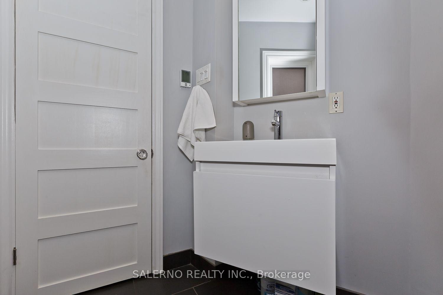 Photo 23 of 34 Fairfield Avenue, Etobicoke, Long Branch — HOMEH