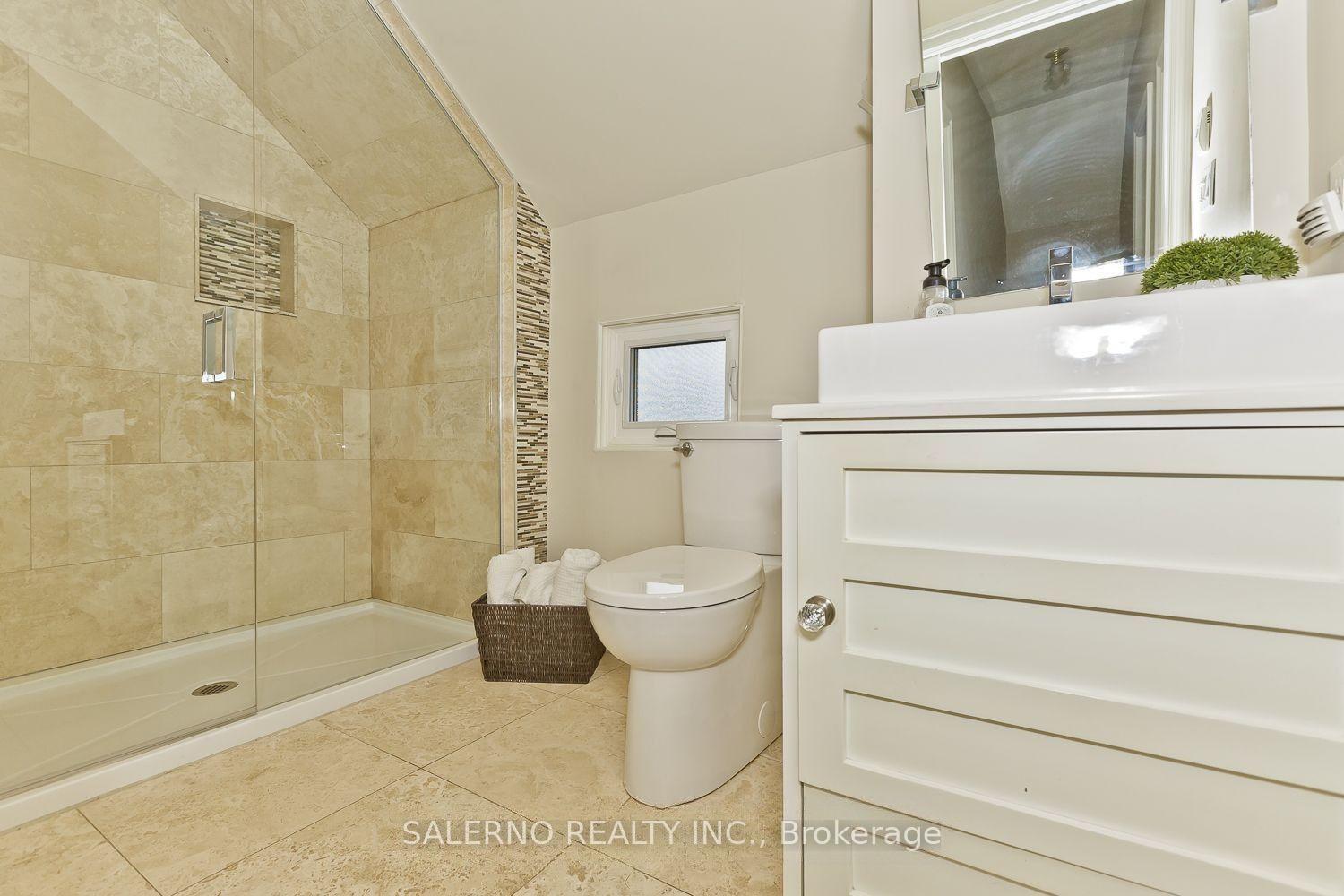 Photo 24 of 34 Fairfield Avenue, Etobicoke, Long Branch — HOMEH