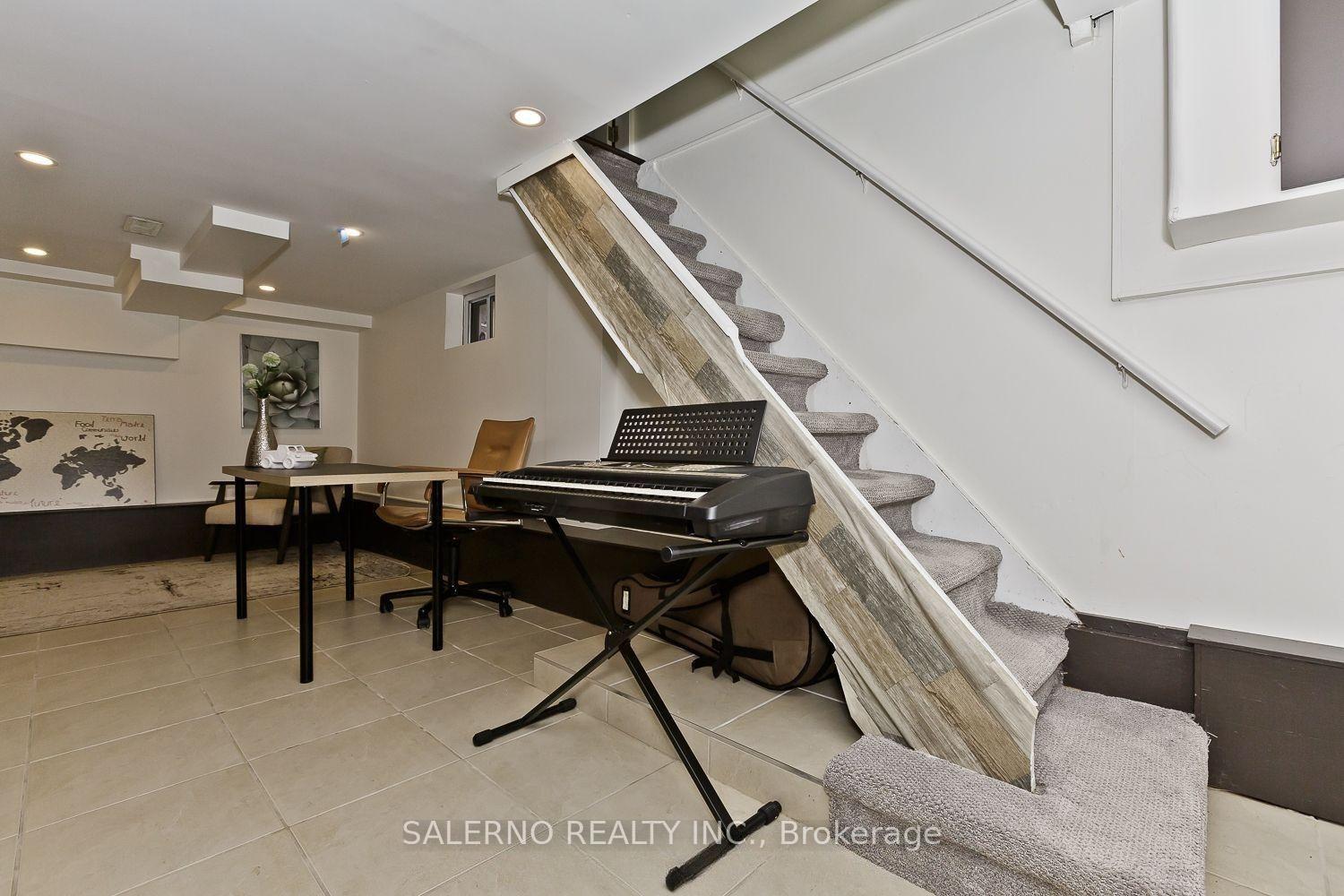Photo 25 of 34 Fairfield Avenue, Etobicoke, Long Branch — HOMEH