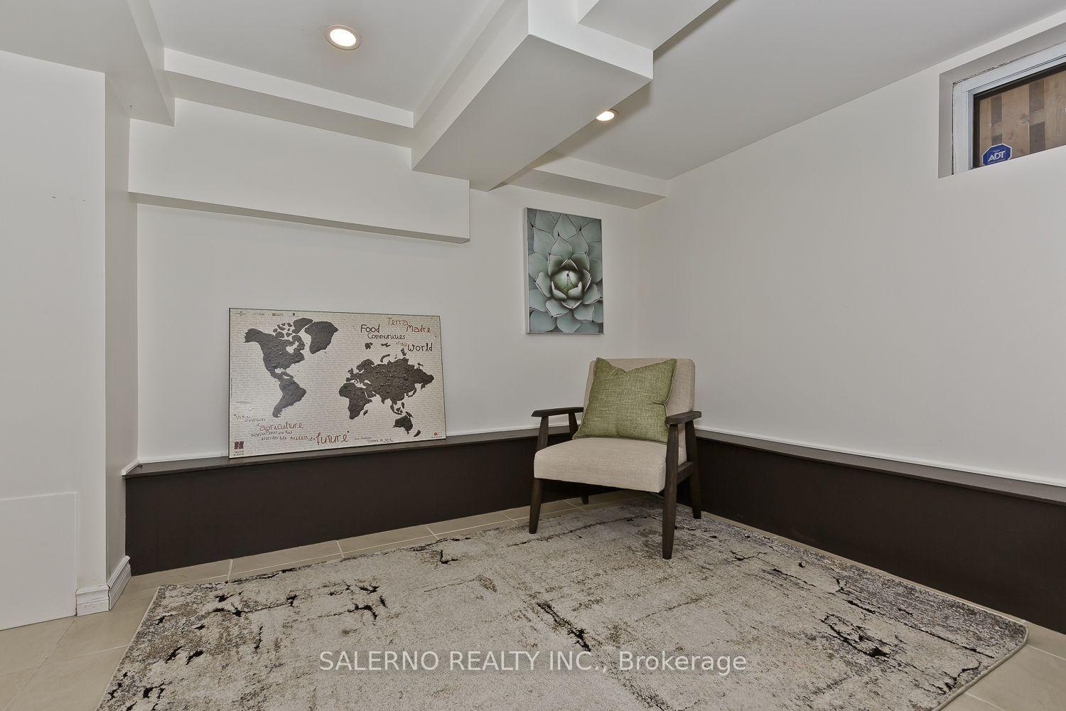 Photo 26 of 34 Fairfield Avenue, Etobicoke, Long Branch — HOMEH