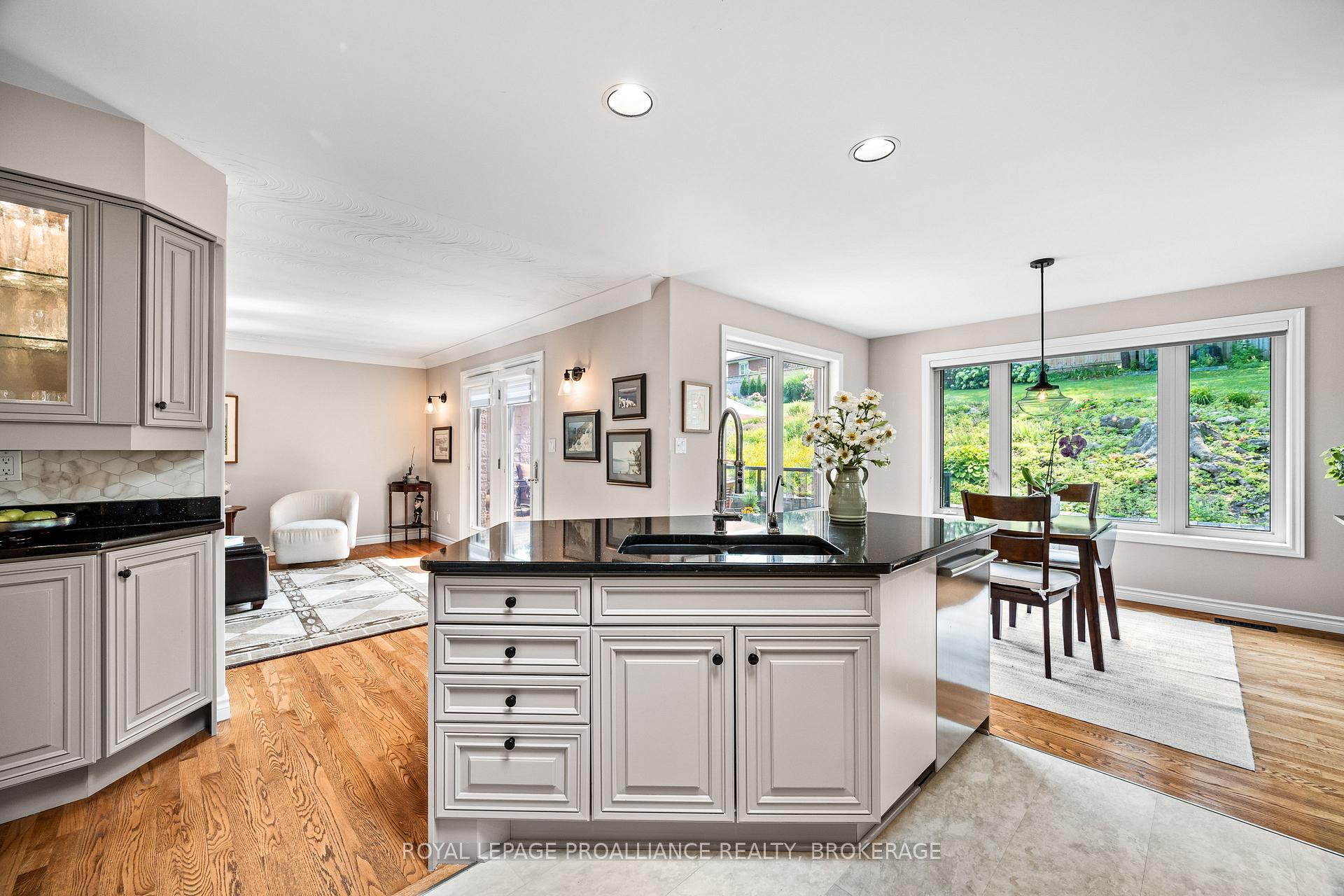 Photo 14 of 26 Kenwoods Circle, Kingston, Kingston East (Incl Barret Crt) — HOMEH