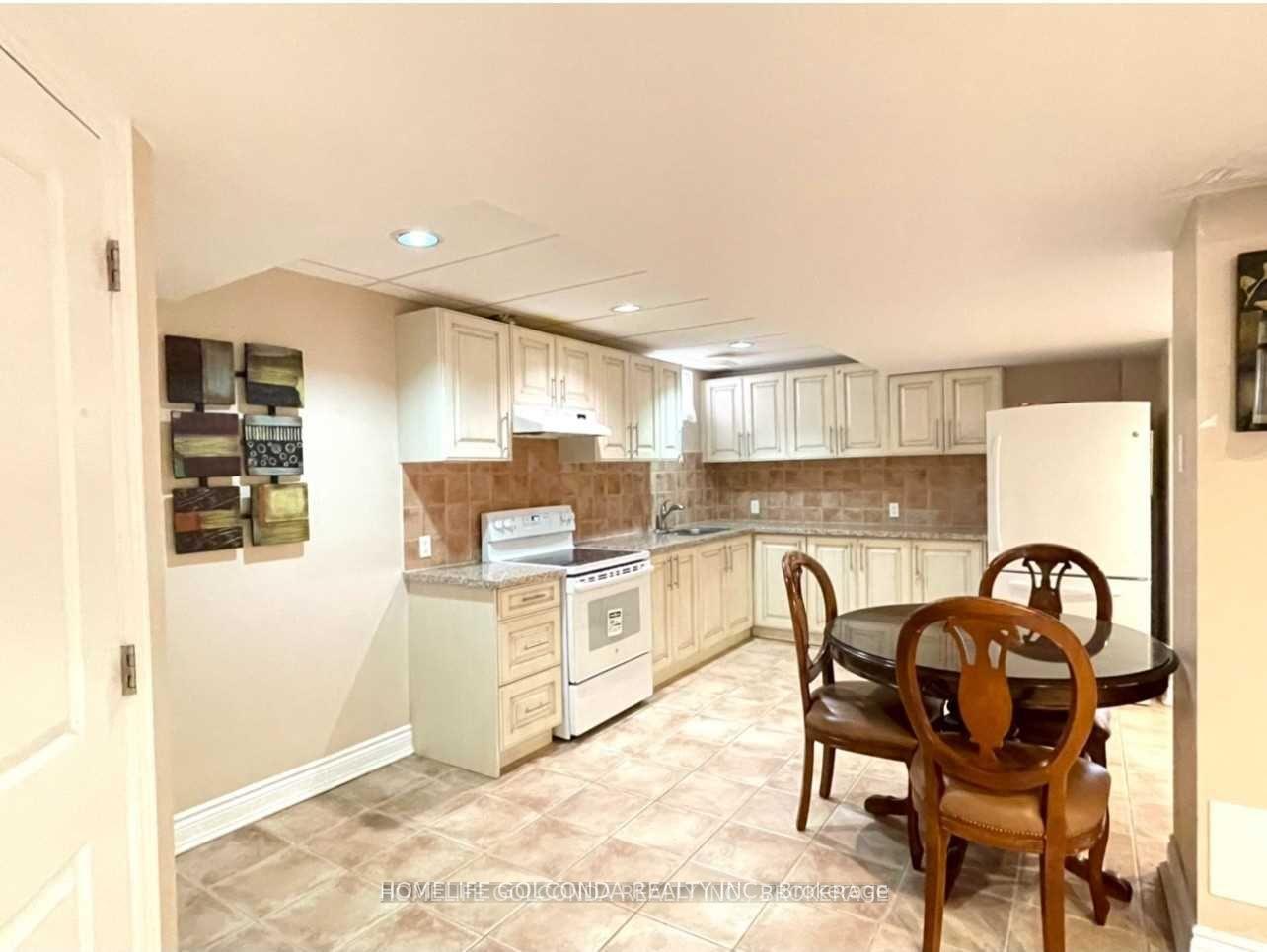 Photo 2 of 33 Hammerstone Crescent, Vaughan, Beverley Glen — HOMEH