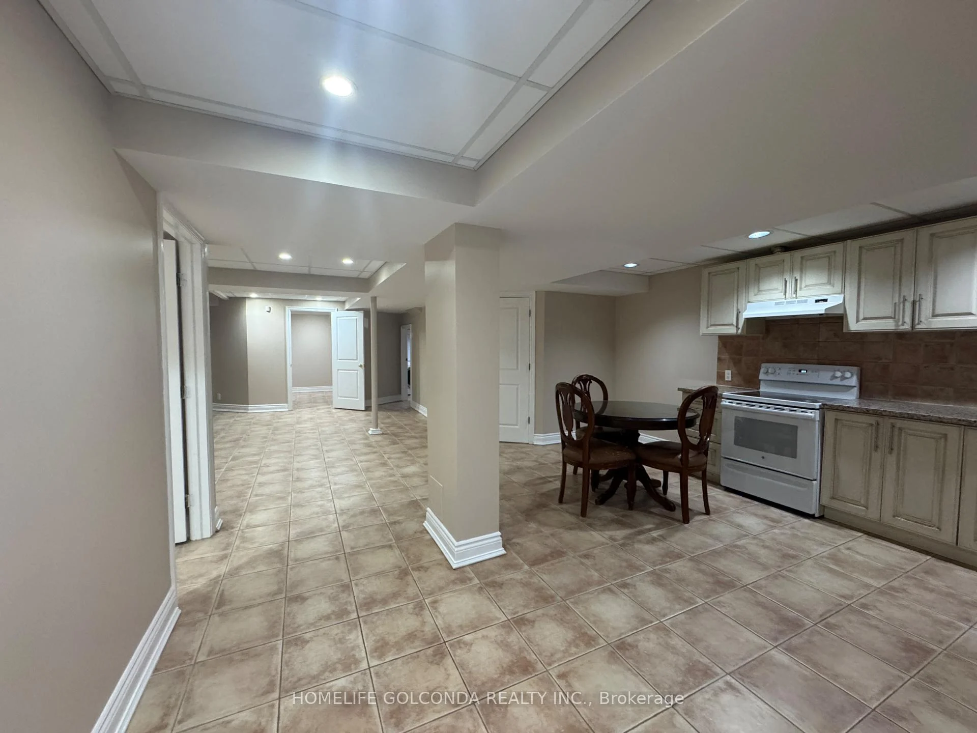 Photo 4 of 33 Hammerstone Crescent, Vaughan, Beverley Glen — HOMEH