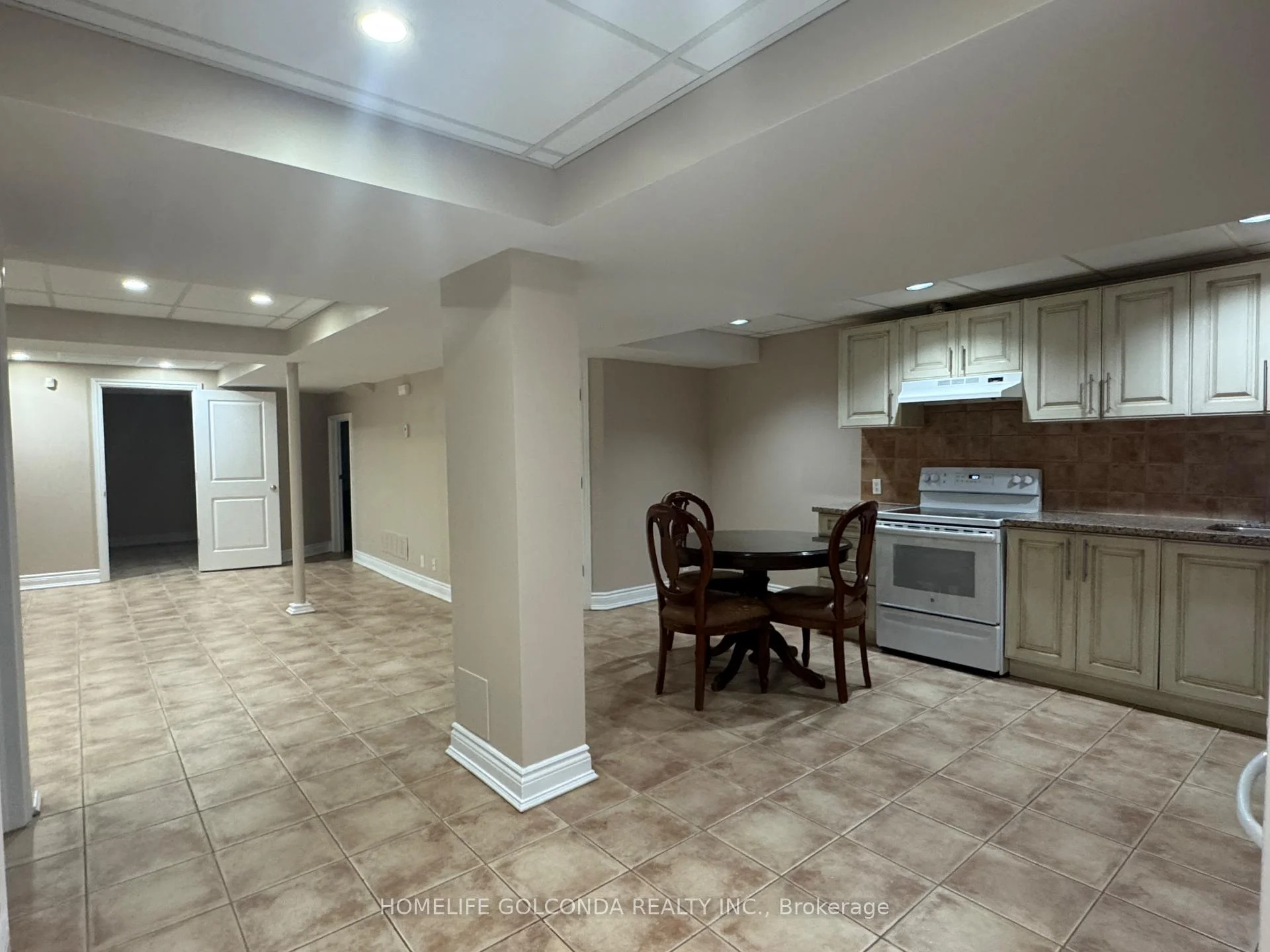 Photo 6 of 33 Hammerstone Crescent, Vaughan, Beverley Glen — HOMEH