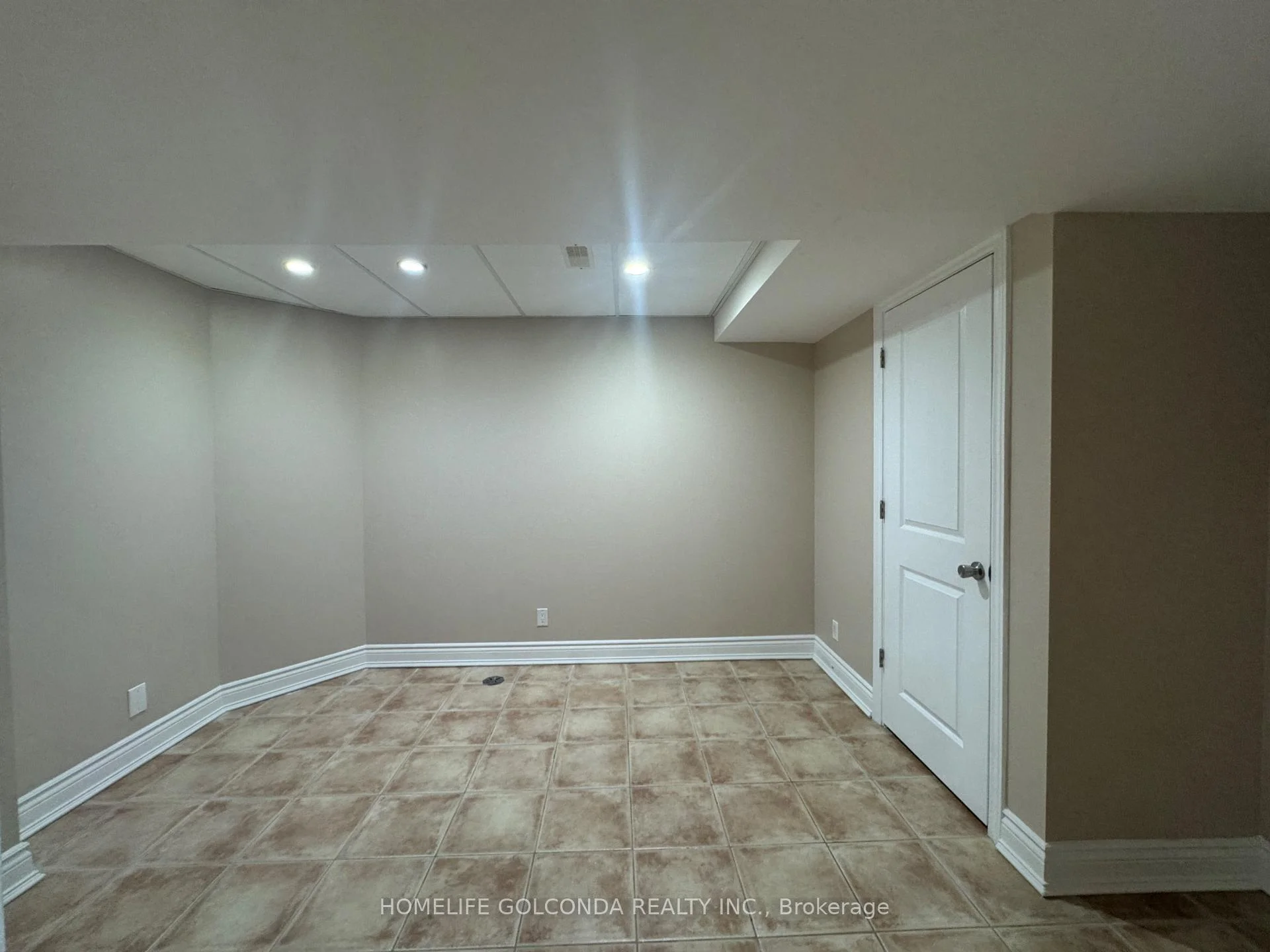 Photo 17 of 33 Hammerstone Crescent, Vaughan, Beverley Glen — HOMEH