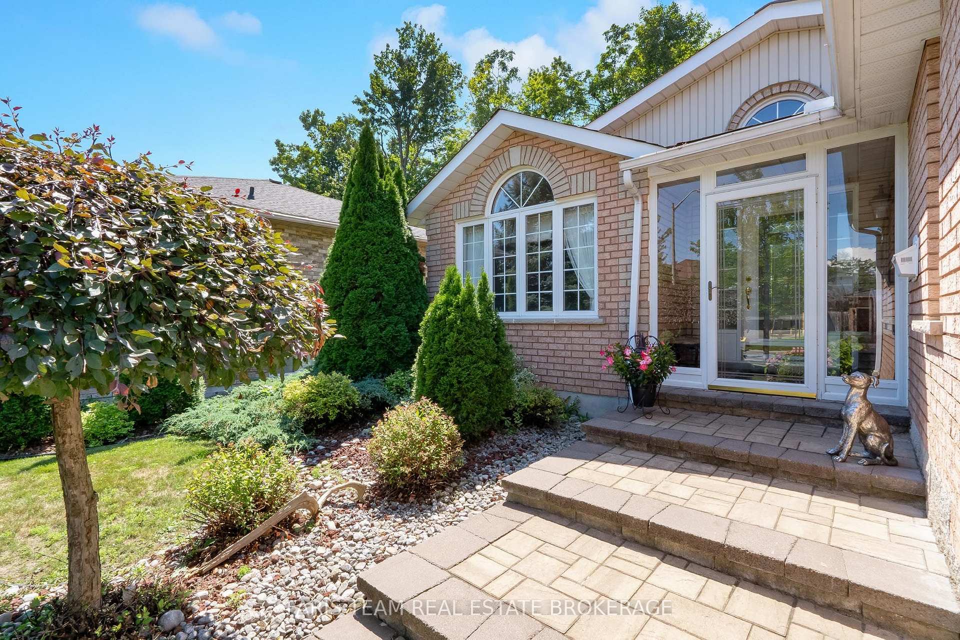 Photo 3 of 157 Emms Drive, Barrie, Holly — HOMEH