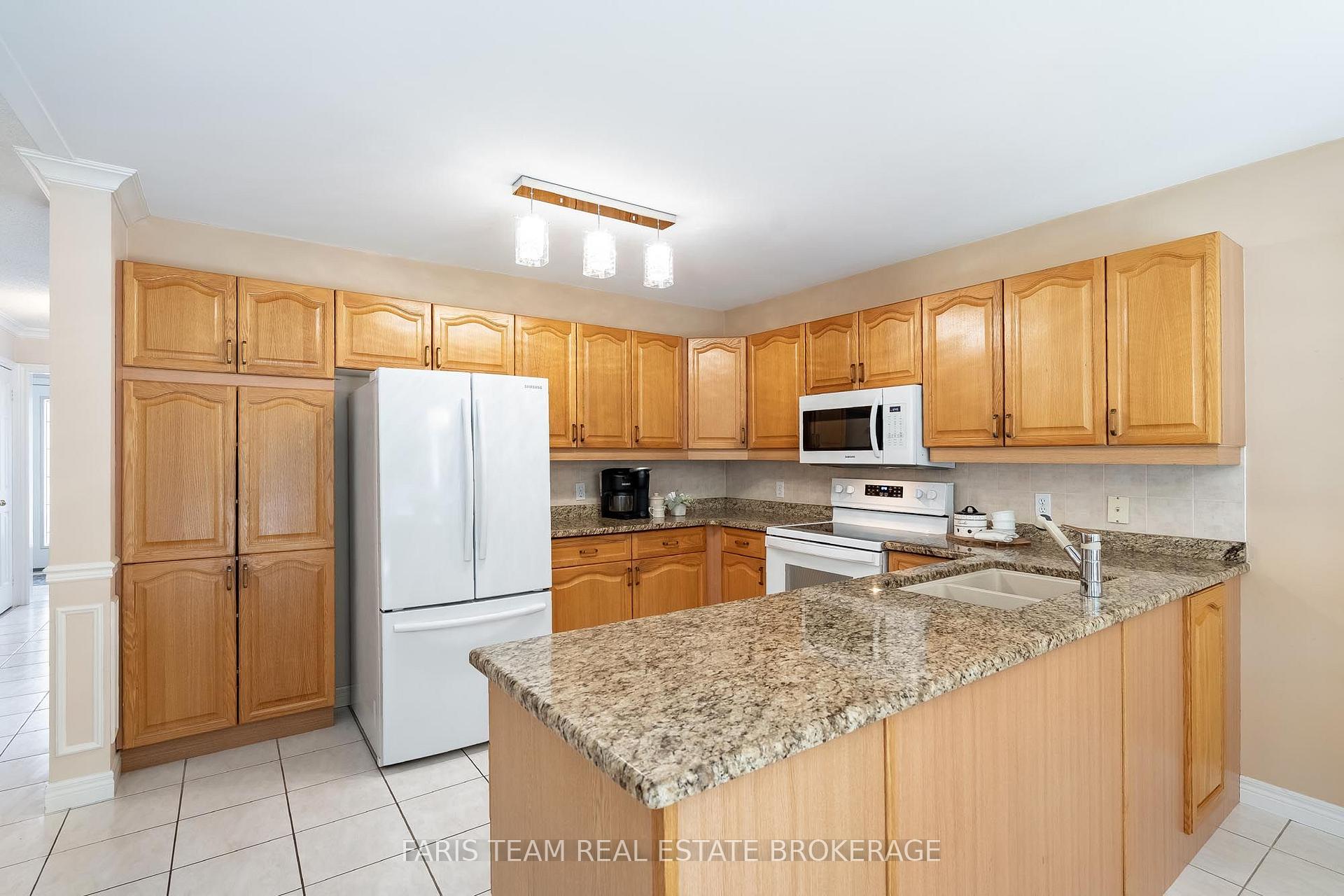 Photo 4 of 157 Emms Drive, Barrie, Holly — HOMEH