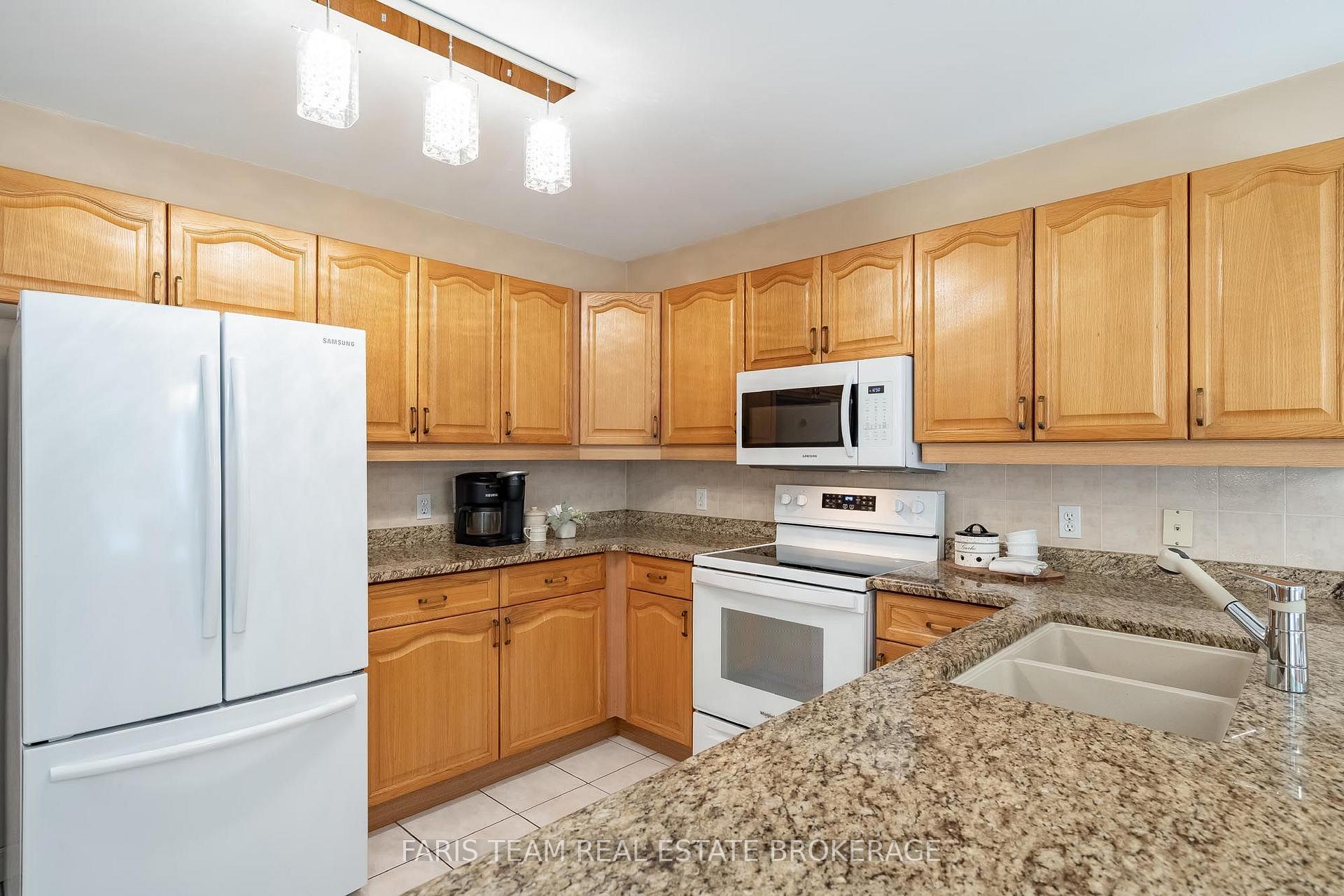 Photo 5 of 157 Emms Drive, Barrie, Holly — HOMEH