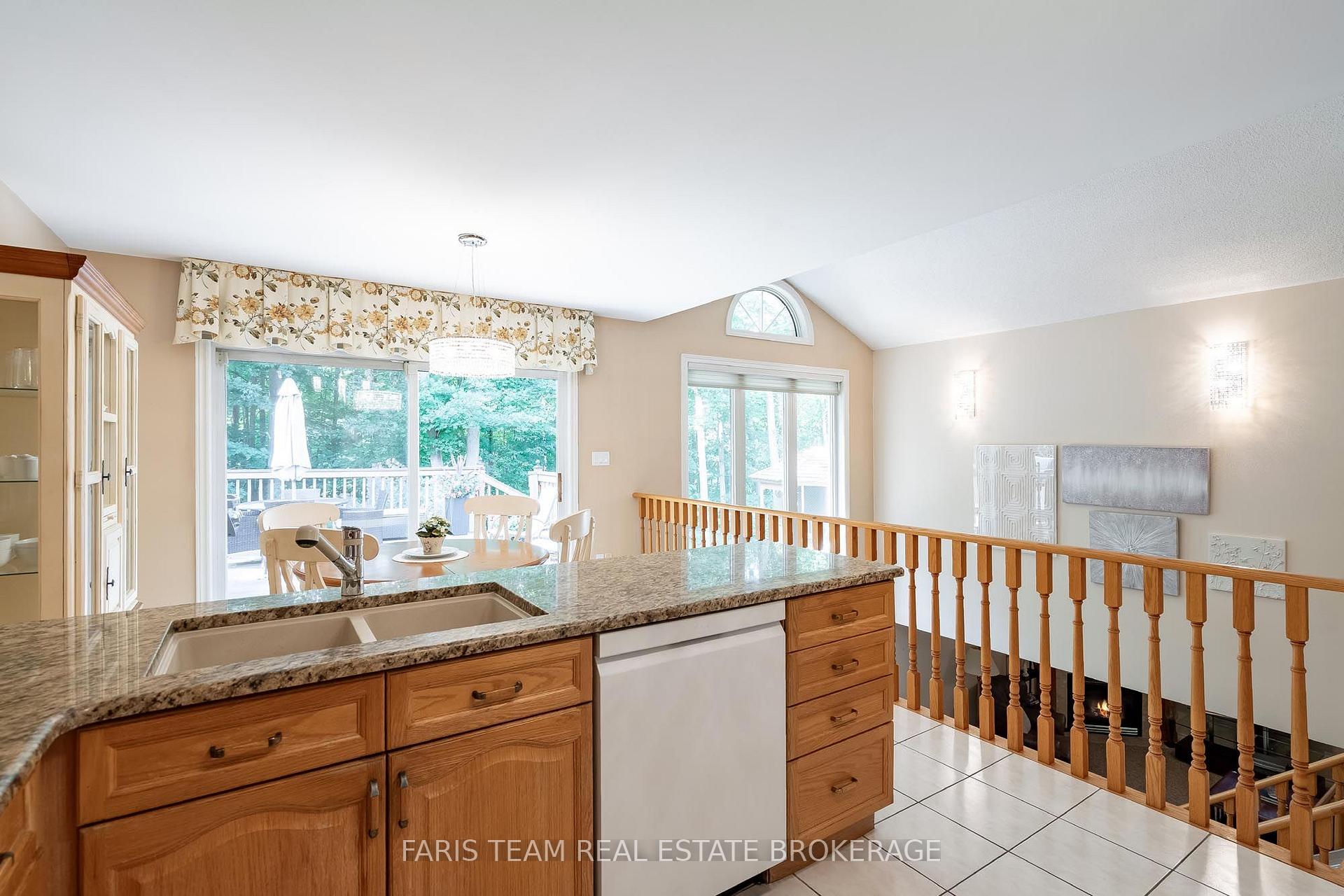Photo 7 of 157 Emms Drive, Barrie, Holly — HOMEH