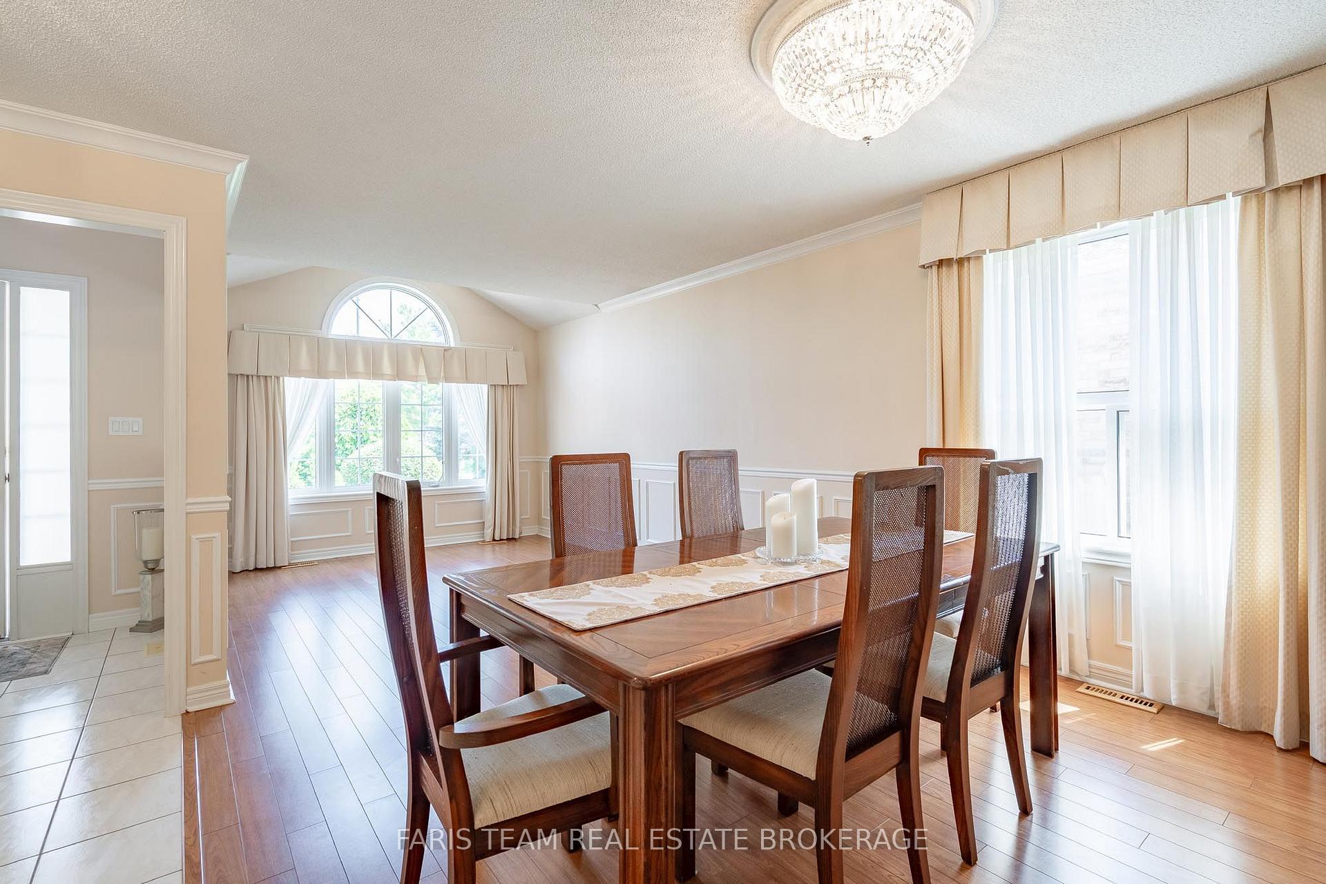 Photo 11 of 157 Emms Drive, Barrie, Holly — HOMEH