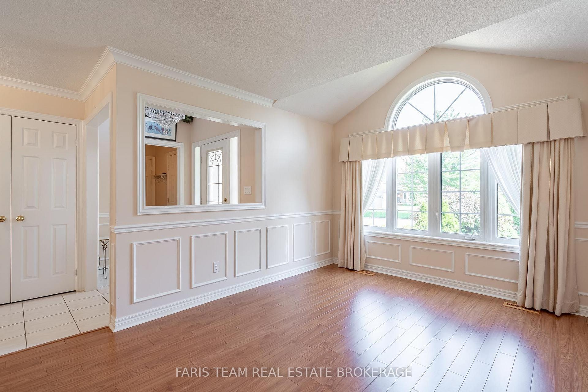 Photo 13 of 157 Emms Drive, Barrie, Holly — HOMEH