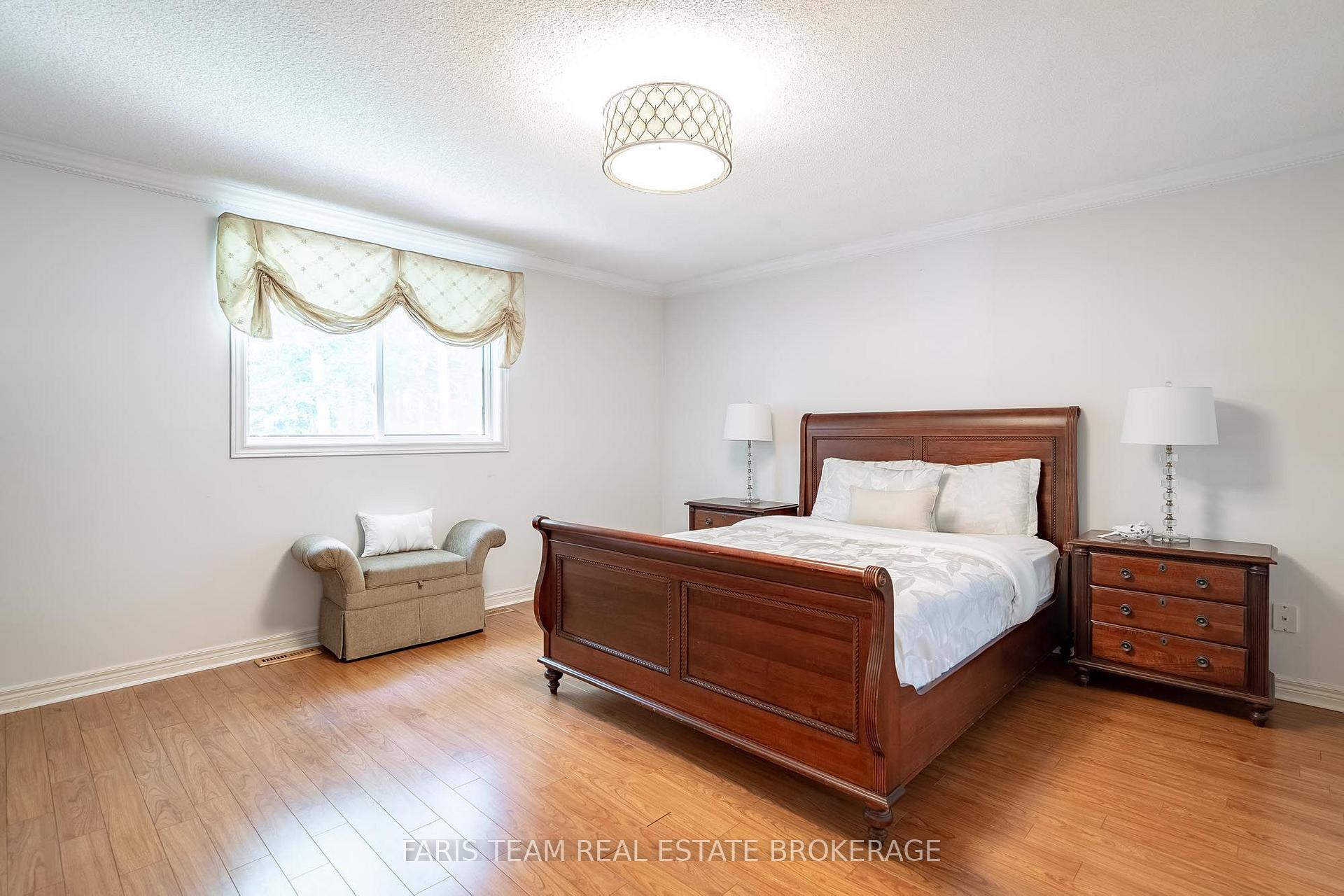 Photo 14 of 157 Emms Drive, Barrie, Holly — HOMEH