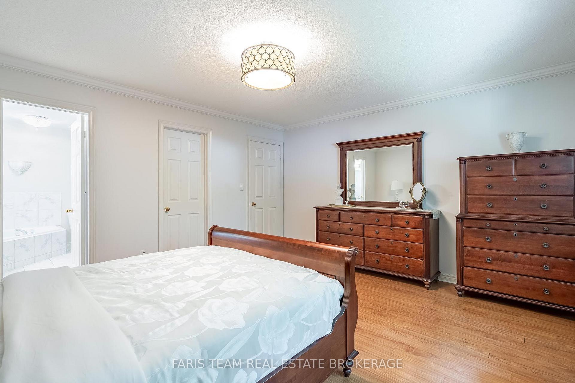 Photo 15 of 157 Emms Drive, Barrie, Holly — HOMEH