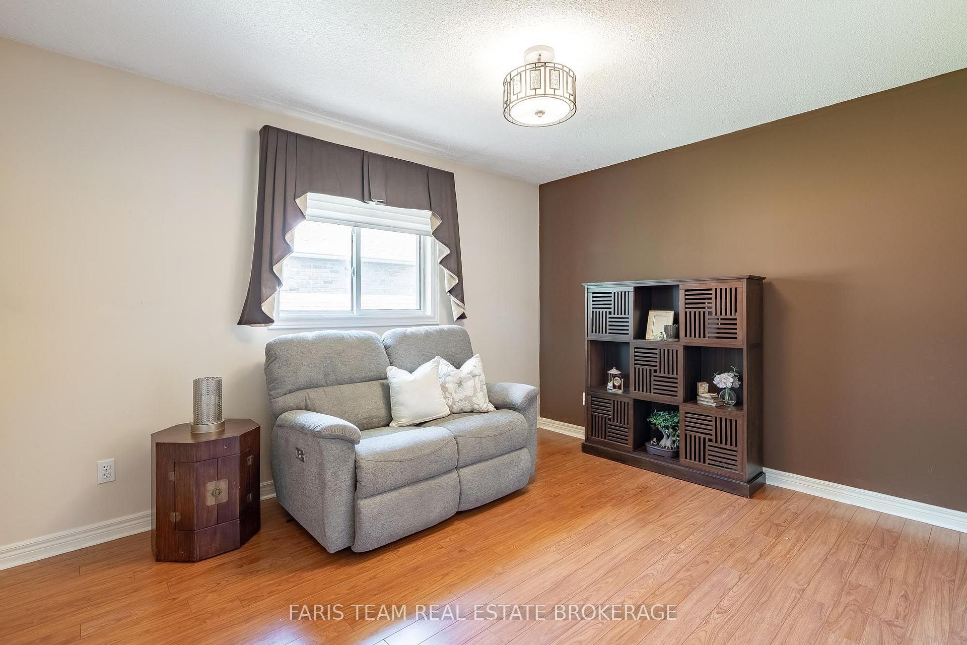 Photo 17 of 157 Emms Drive, Barrie, Holly — HOMEH