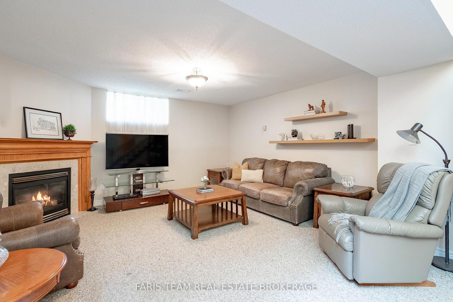 Photo 21 of 157 Emms Drive, Barrie, Holly — HOMEH