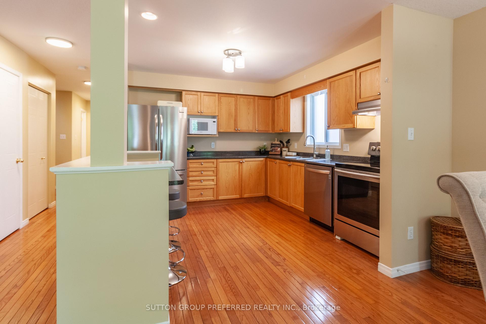 Photo 4 of 907 Blacksmith Street, London, North M — HOMEH