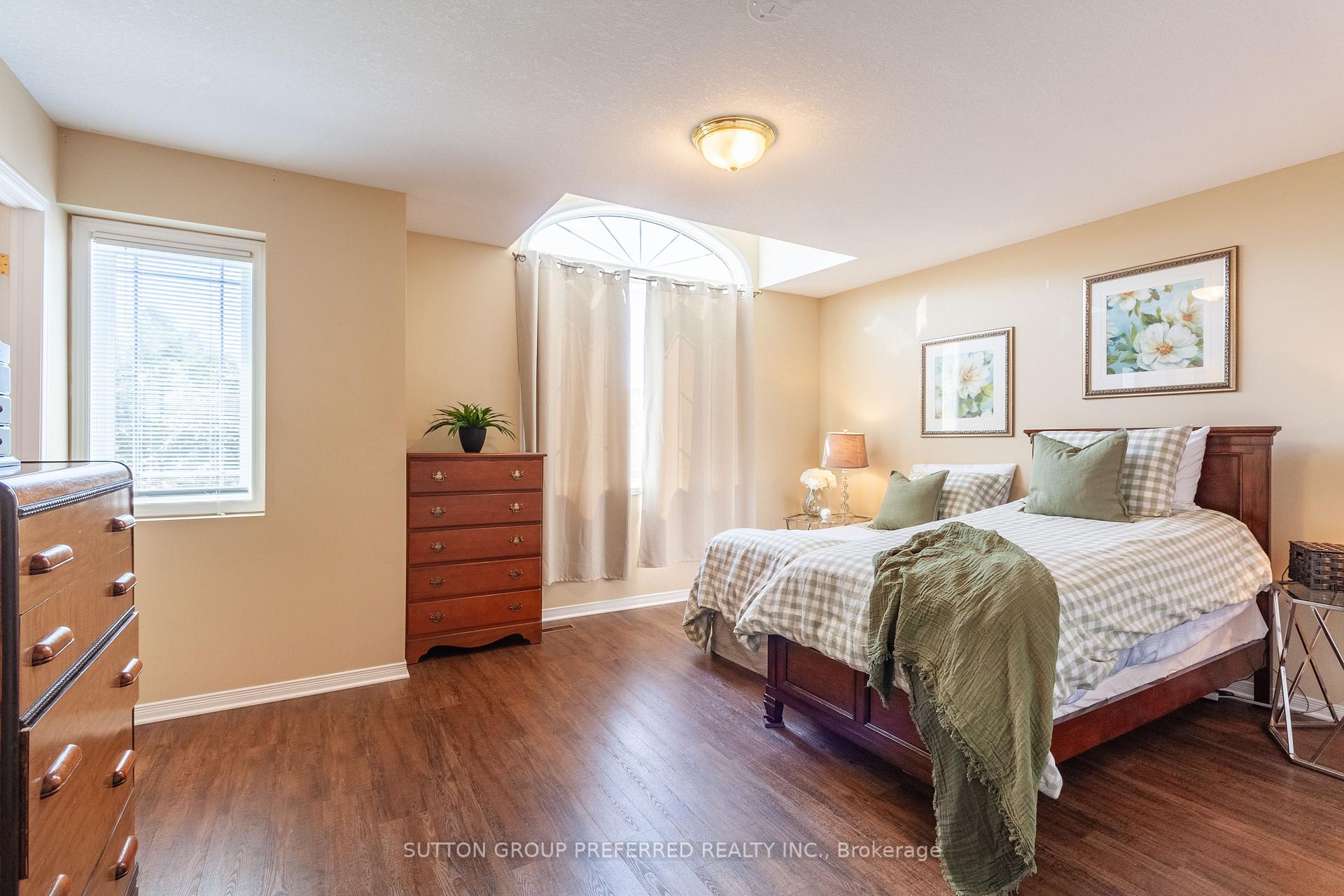 Photo 18 of 907 Blacksmith Street, London, North M — HOMEH