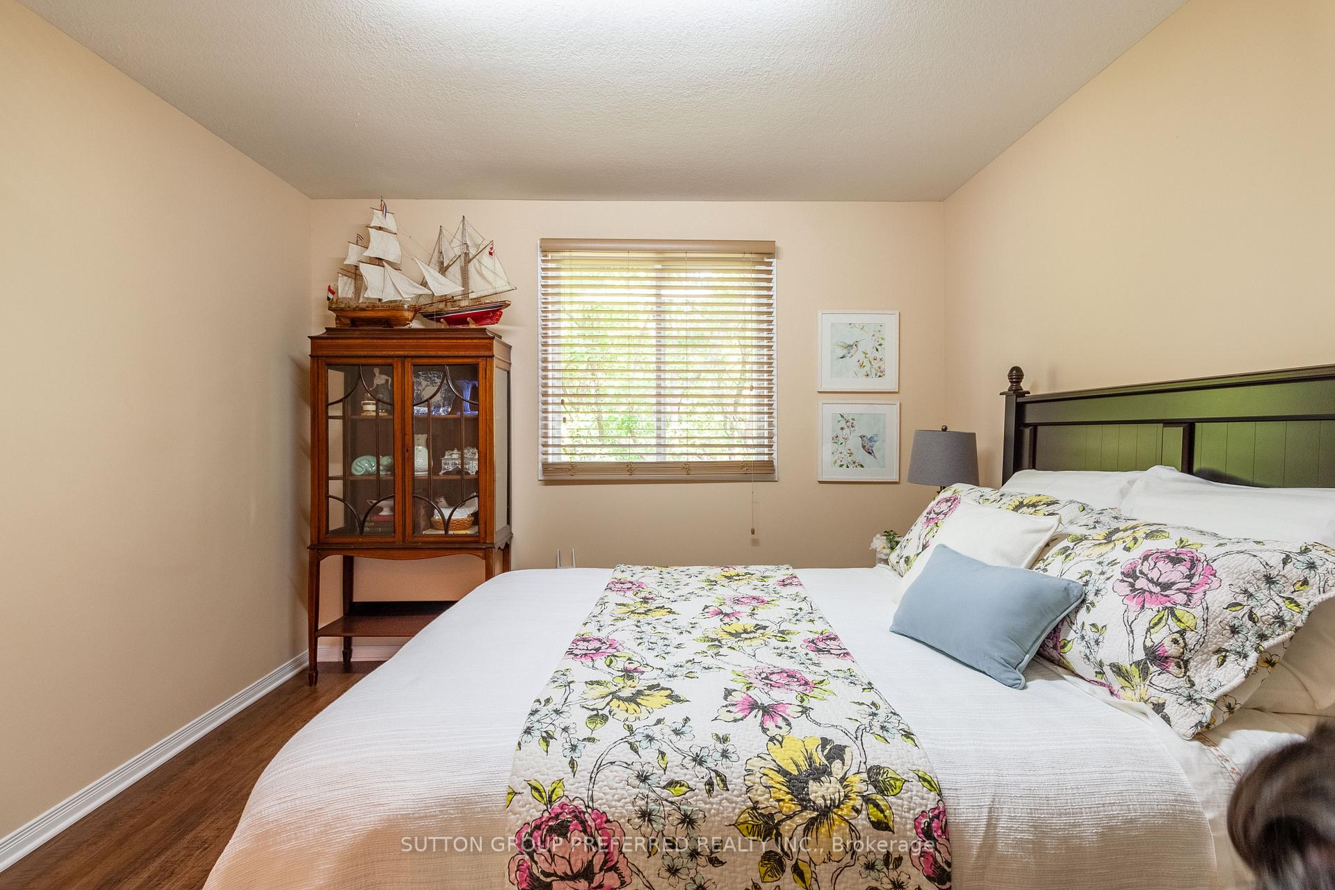 Photo 27 of 907 Blacksmith Street, London, North M — HOMEH