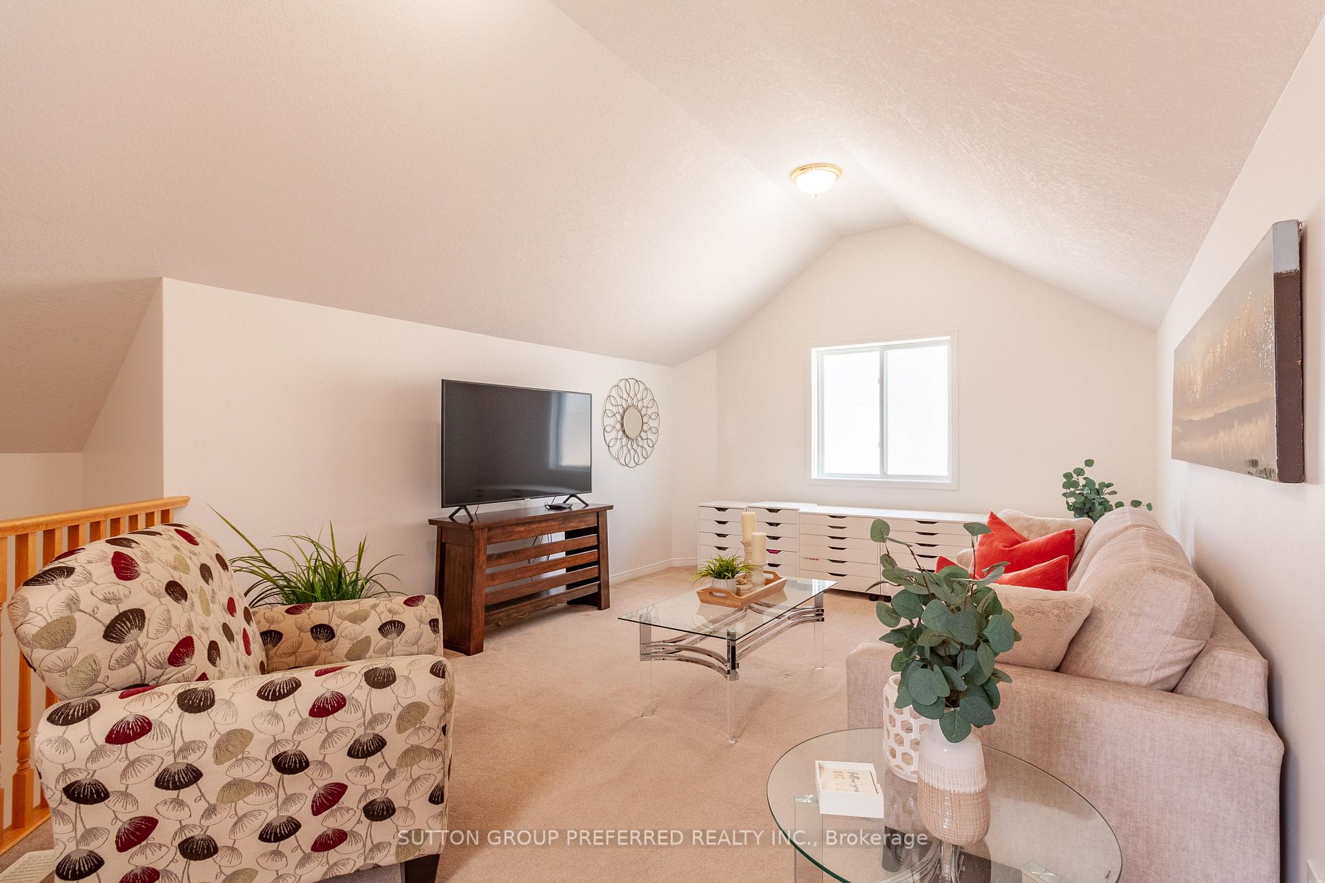 Photo 32 of 907 Blacksmith Street, London, North M — HOMEH
