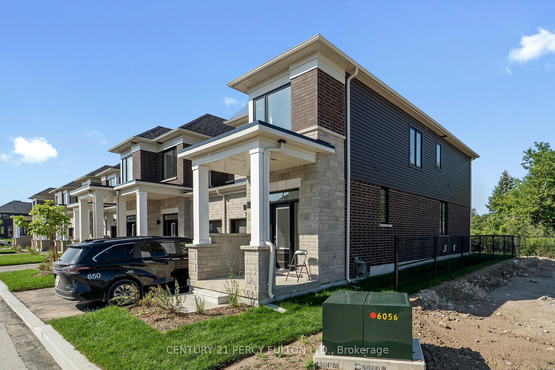 Photo 2 of 47 Watts Mews, Kawartha Lakes, Lindsay — HOMEH