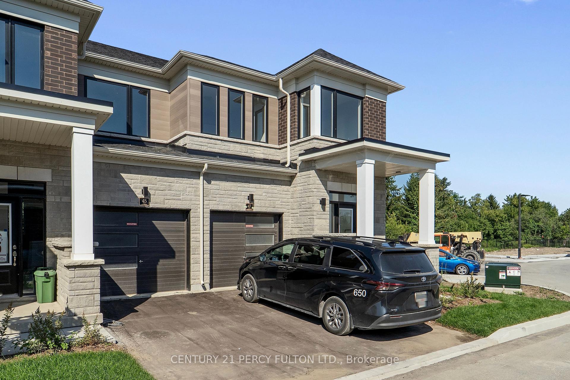 Photo 3 of 47 Watts Mews, Kawartha Lakes, Lindsay — HOMEH