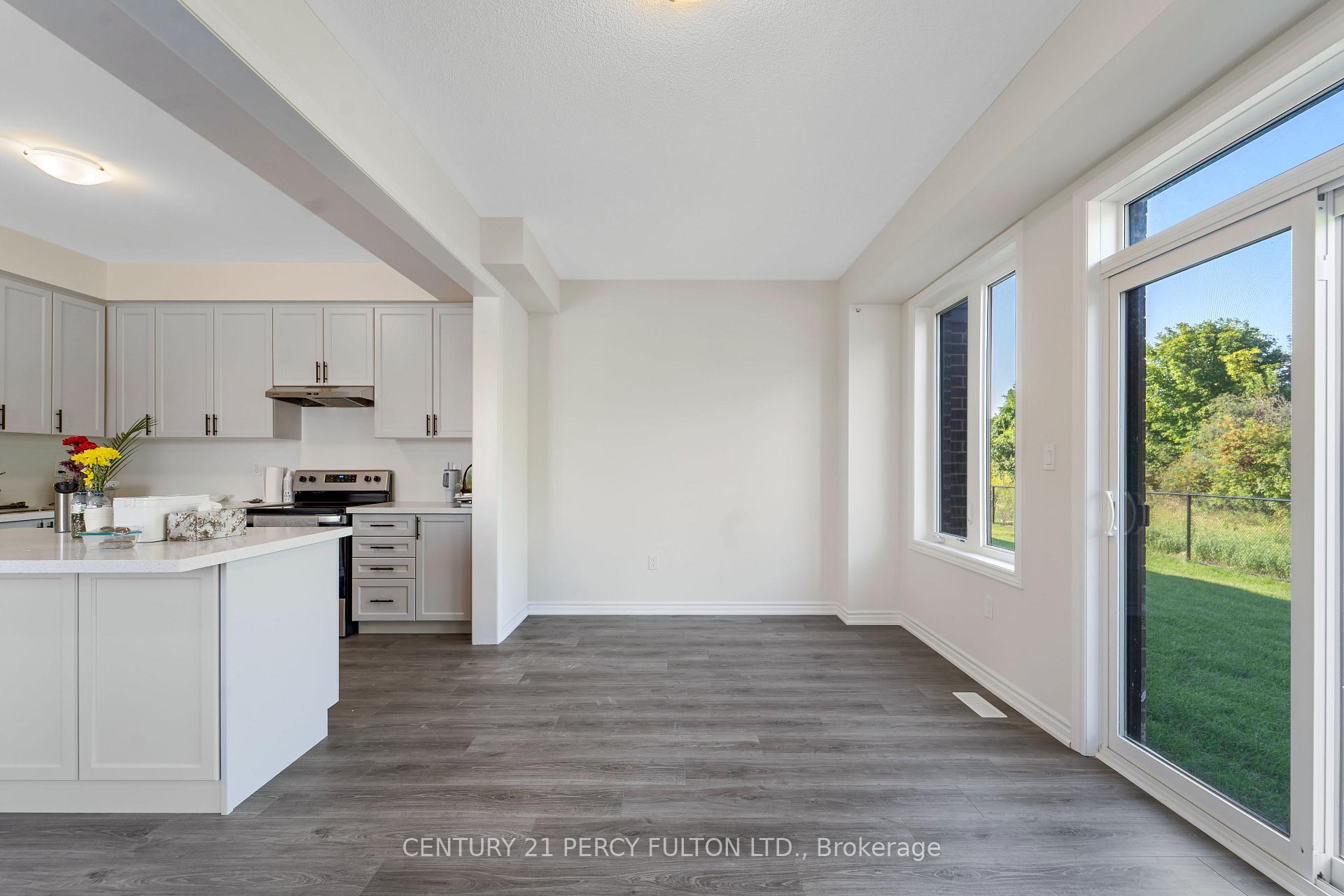 Photo 6 of 47 Watts Mews, Kawartha Lakes, Lindsay — HOMEH