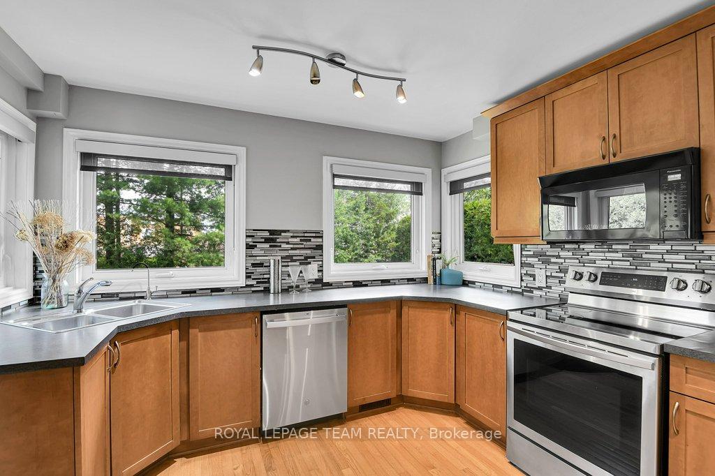 Photo 8 of 332 Liard Street, Ottawa, Stittsville (South) — HOMEH