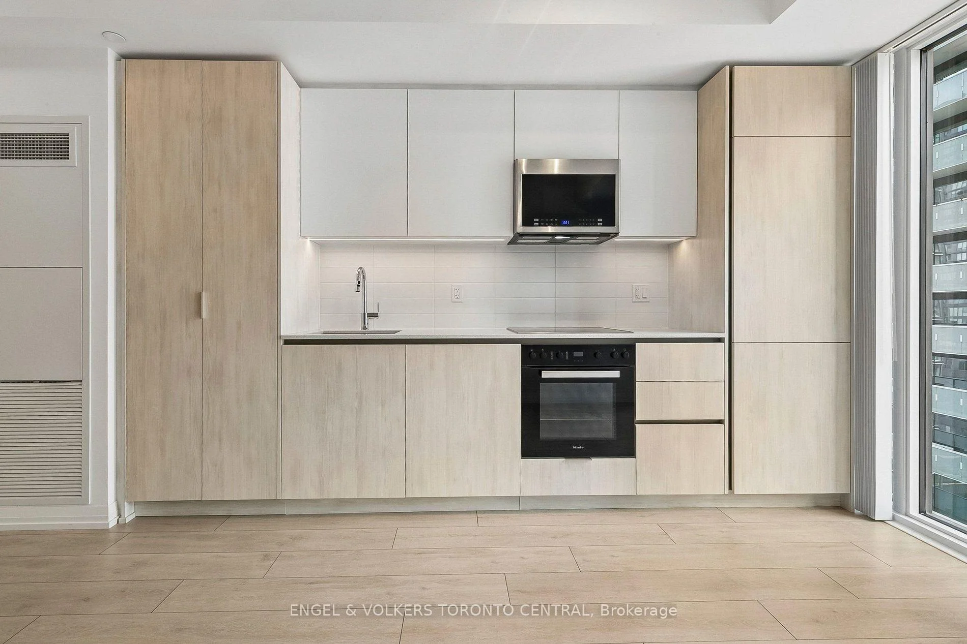 Photo 5 of Unit 2102, 400 King Street W, Toronto, Waterfront Communities — HOMEH
