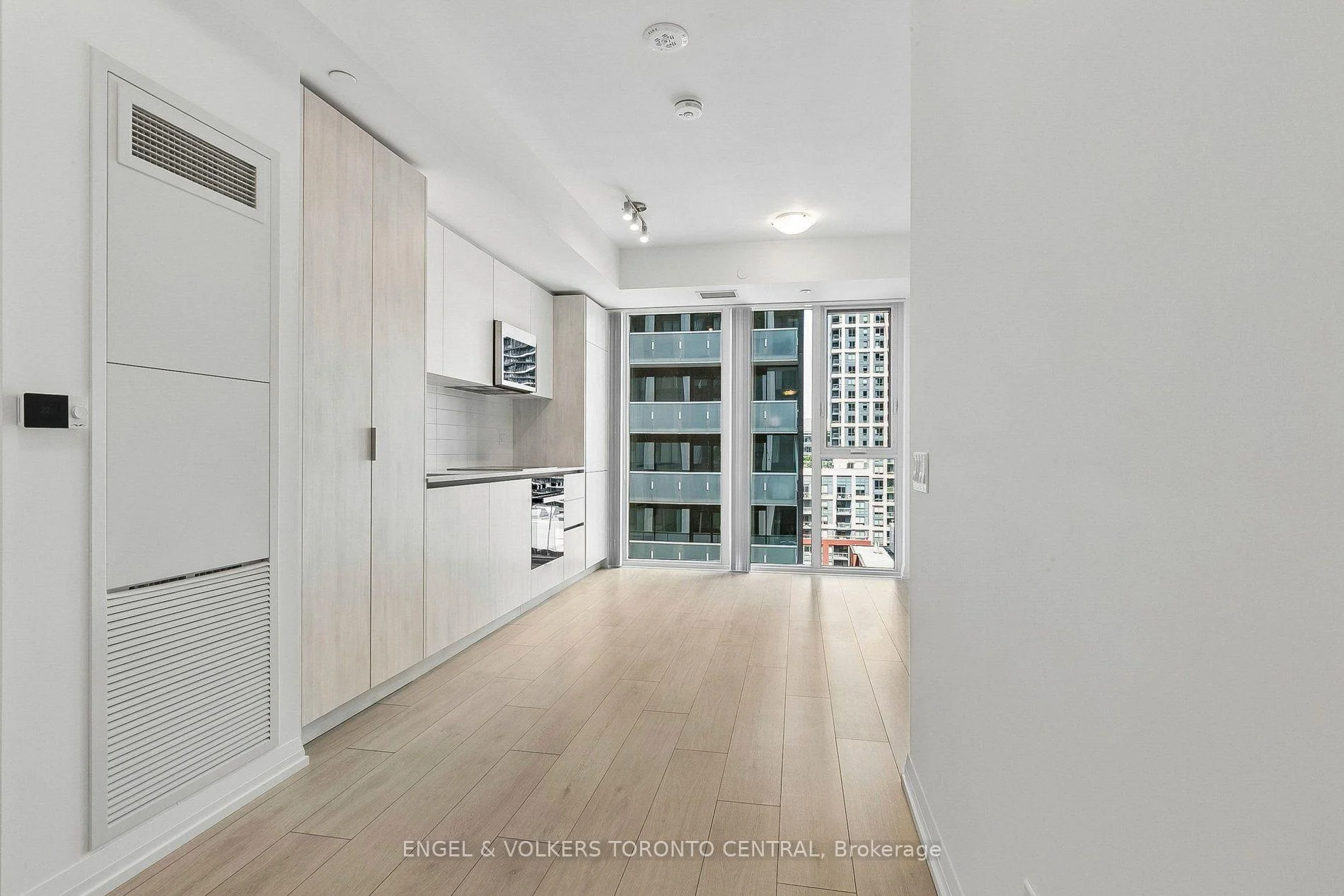 Photo 13 of Unit 2102, 400 King Street W, Toronto, Waterfront Communities — HOMEH