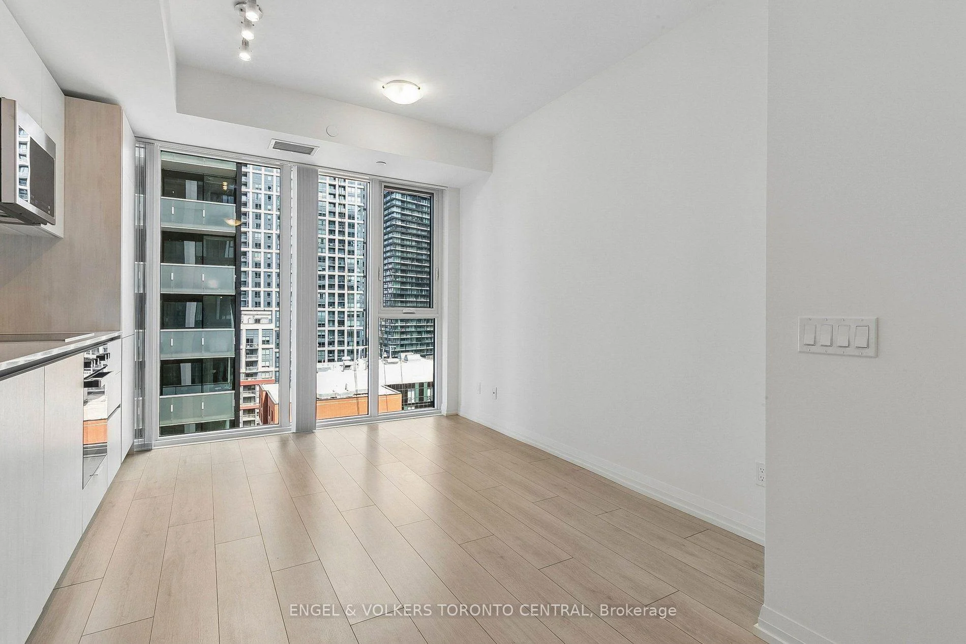 Photo 15 of Unit 2102, 400 King Street W, Toronto, Waterfront Communities — HOMEH