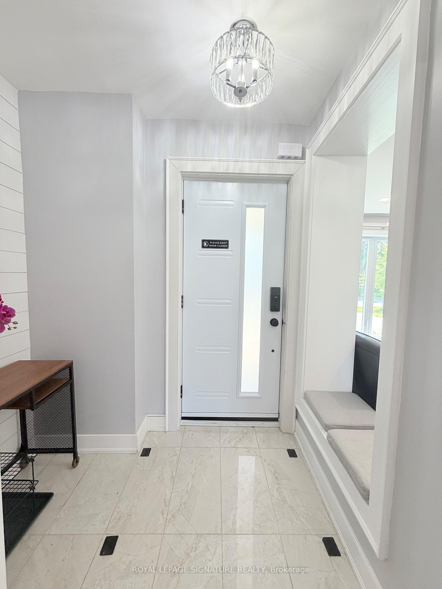 Photo 3 of 104 Great Oak Drive, Etobicoke, Princess-Rosethorn — HOMEH
