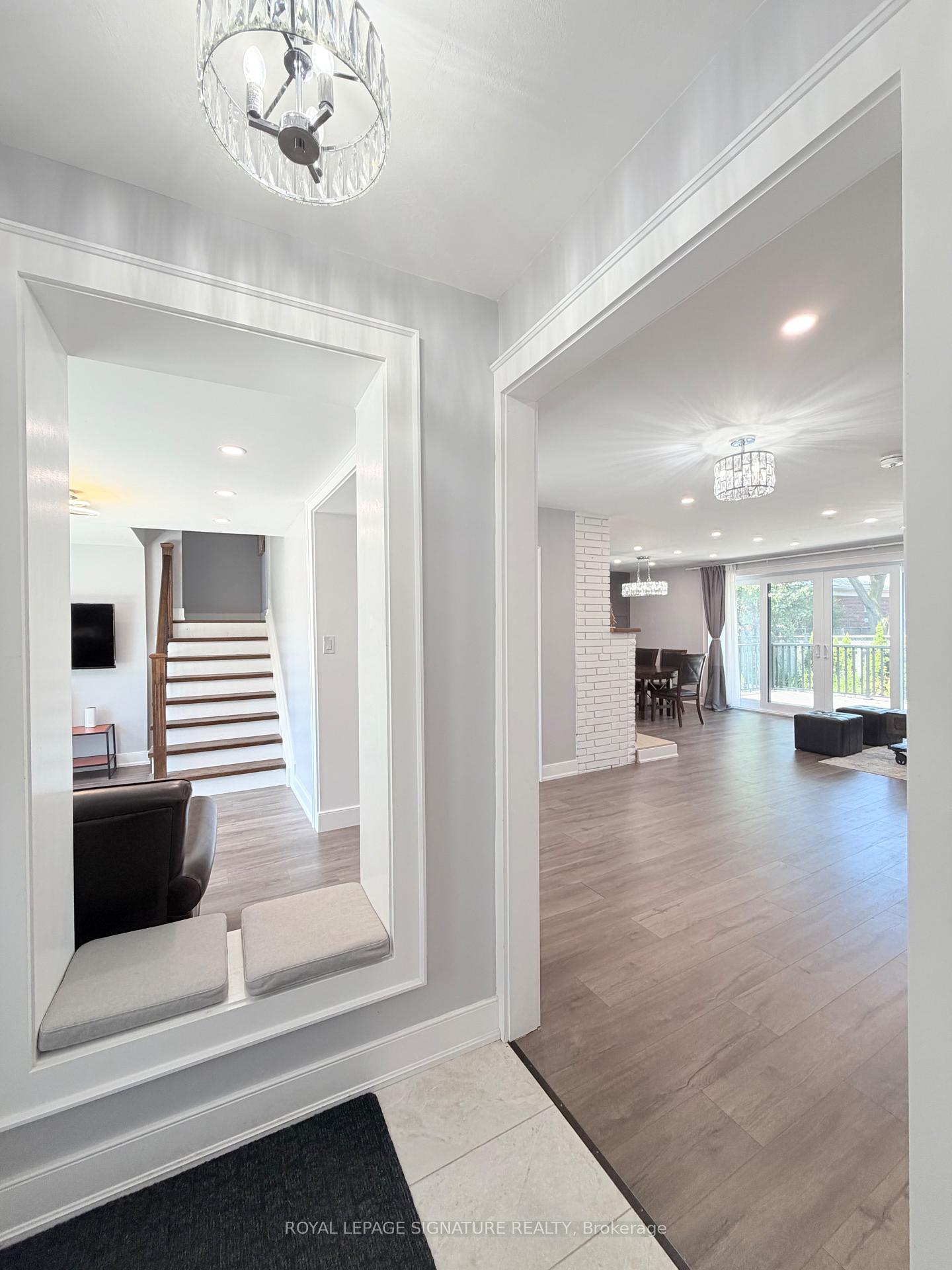 Photo 4 of 104 Great Oak Drive, Etobicoke, Princess-Rosethorn — HOMEH
