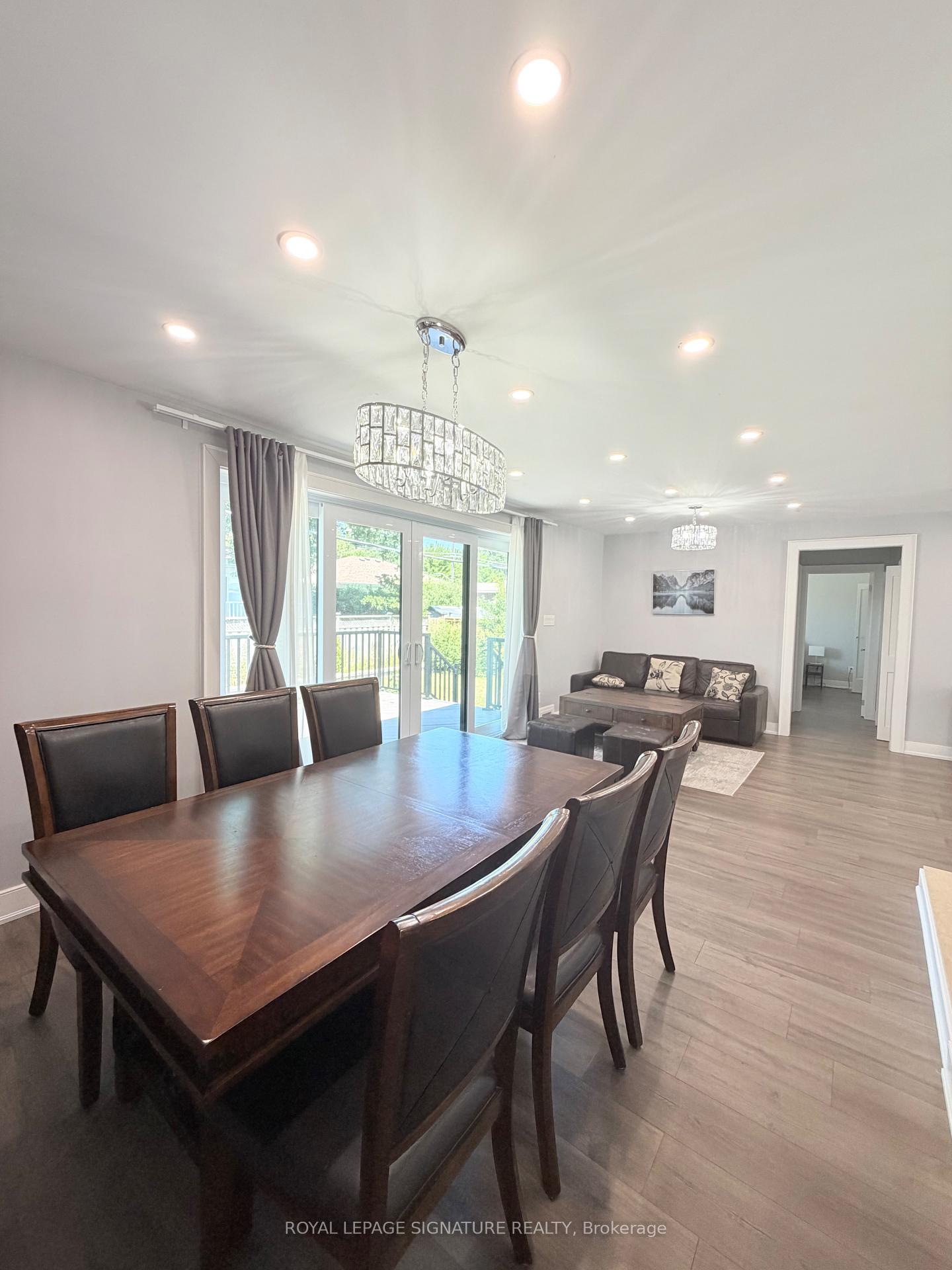 Photo 9 of 104 Great Oak Drive, Etobicoke, Princess-Rosethorn — HOMEH