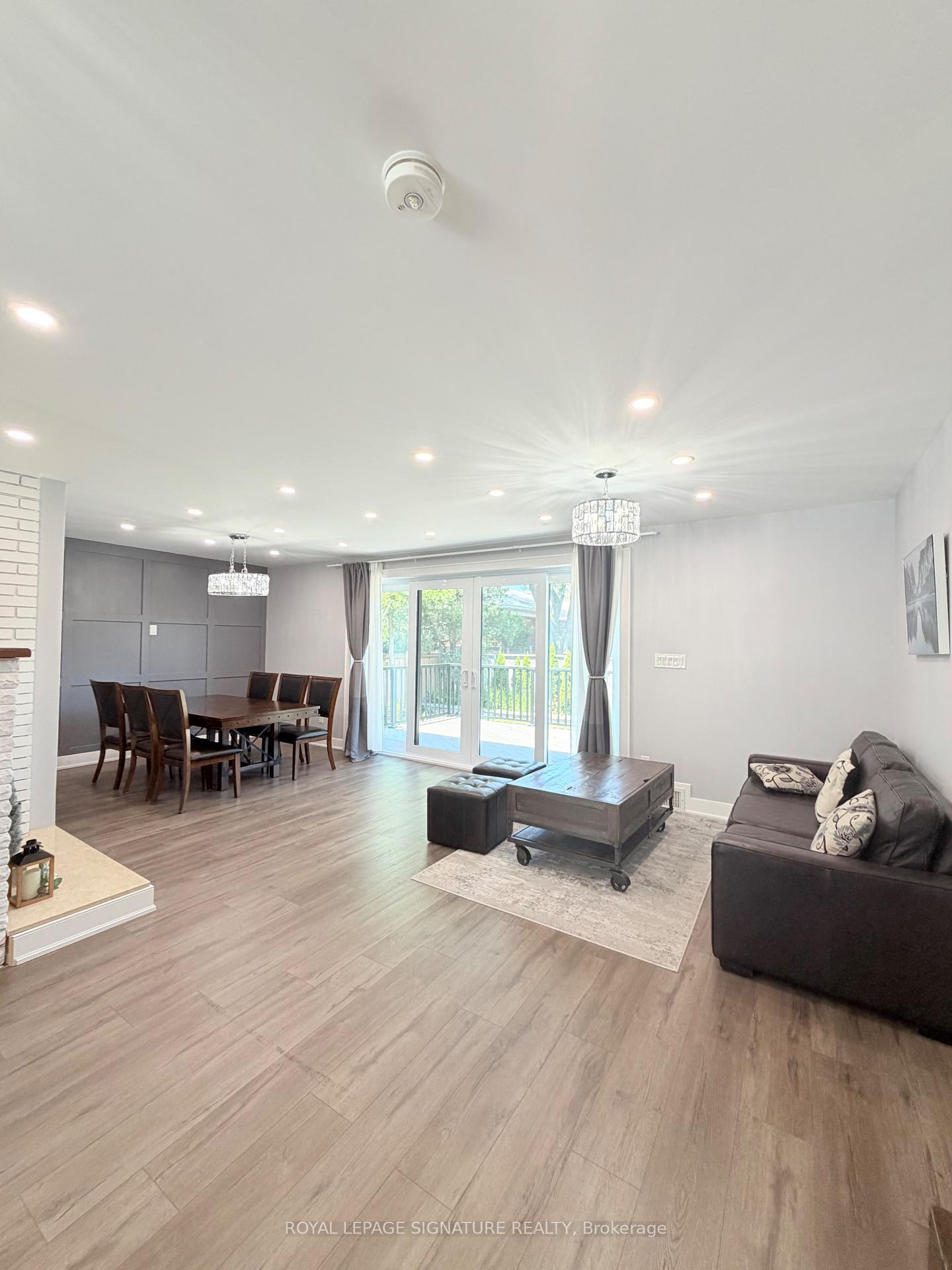 Photo 10 of 104 Great Oak Drive, Etobicoke, Princess-Rosethorn — HOMEH